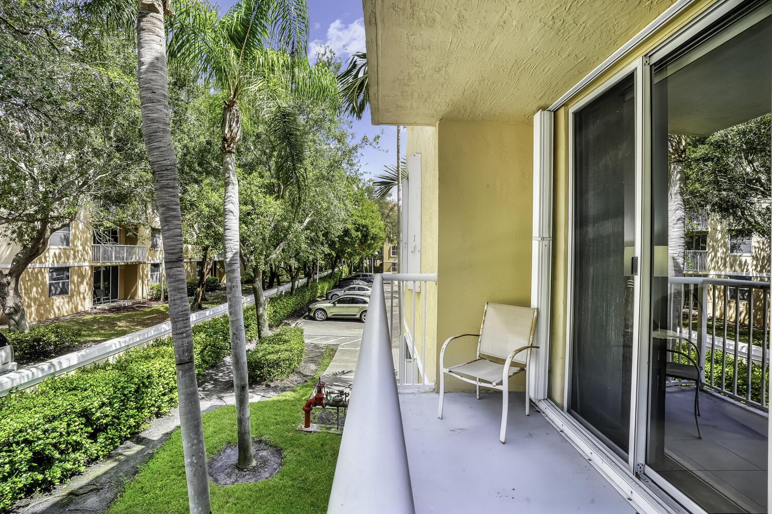 609 E SHERIDAN Street 208, Dania Beach, FL 33004, Dania Beach
