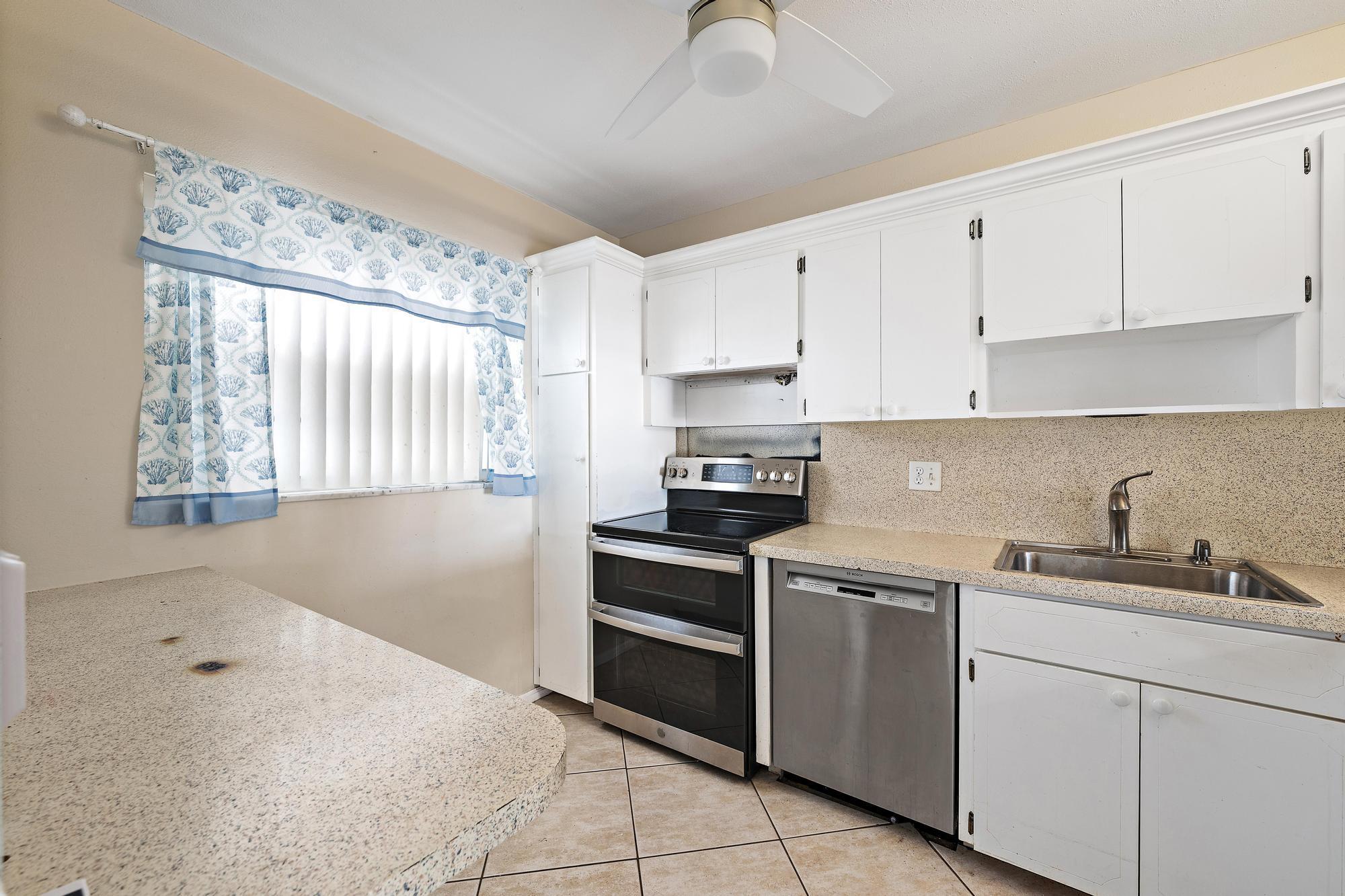 29 Yacht Club Drive Unit 405, North Palm Beach, FL 33408, North Palm Beach - Photo 3