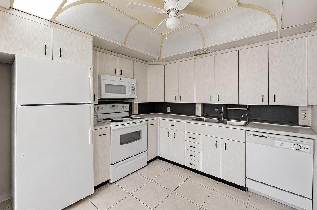 3026 Rexford B, Boca Raton, FL 33434, Boca Raton - Photo 2