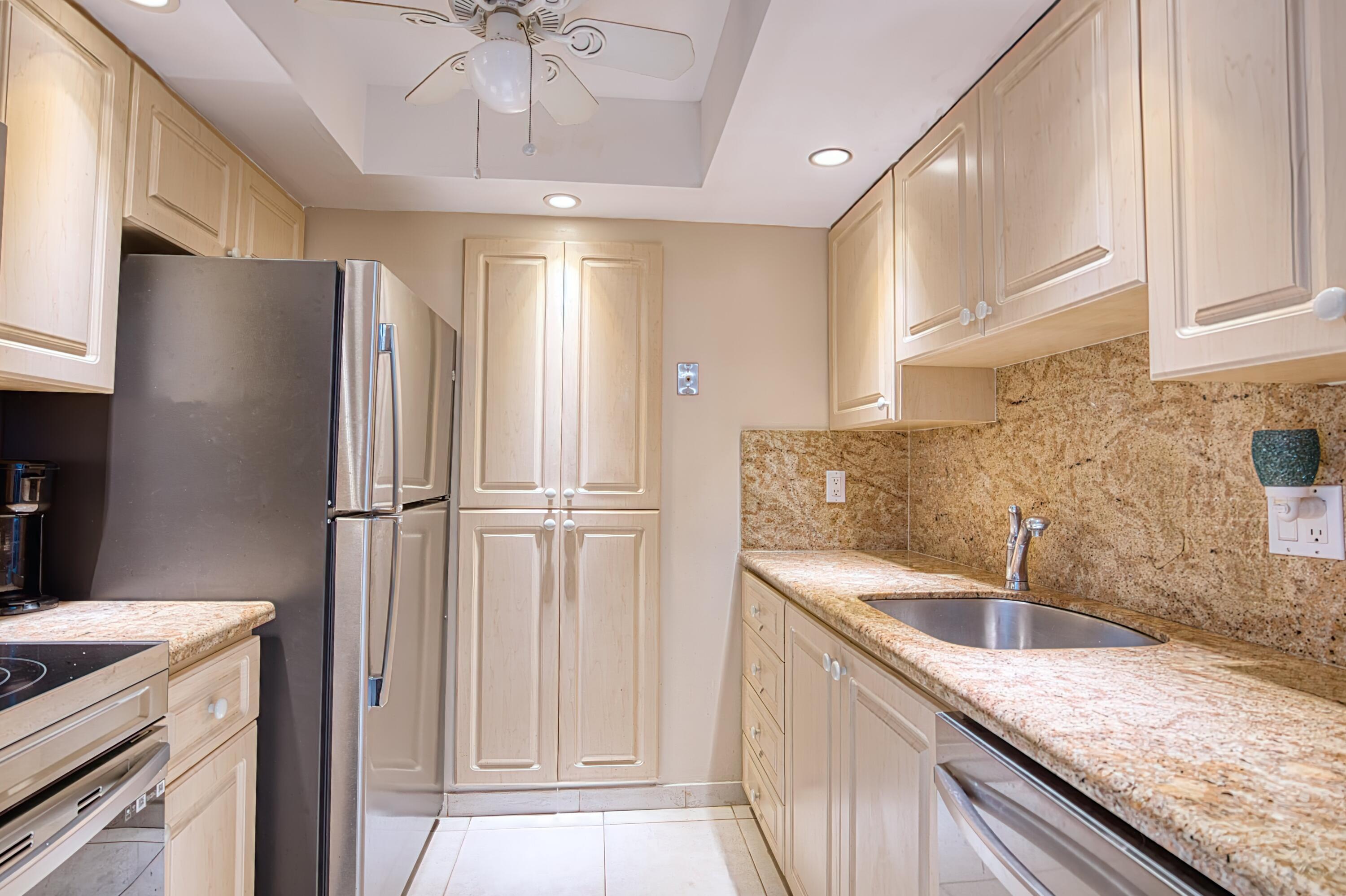 111 Briny Avenue 27-12, Pompano Beach, FL 33062, Pompano Beach - Photo 5