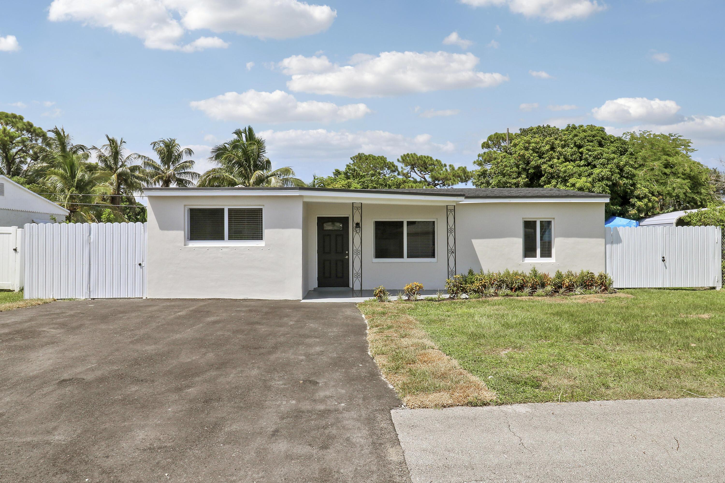 4785 Clinton Boulevard, Lake Worth, FL 33463, Lake Worth - Photo 4