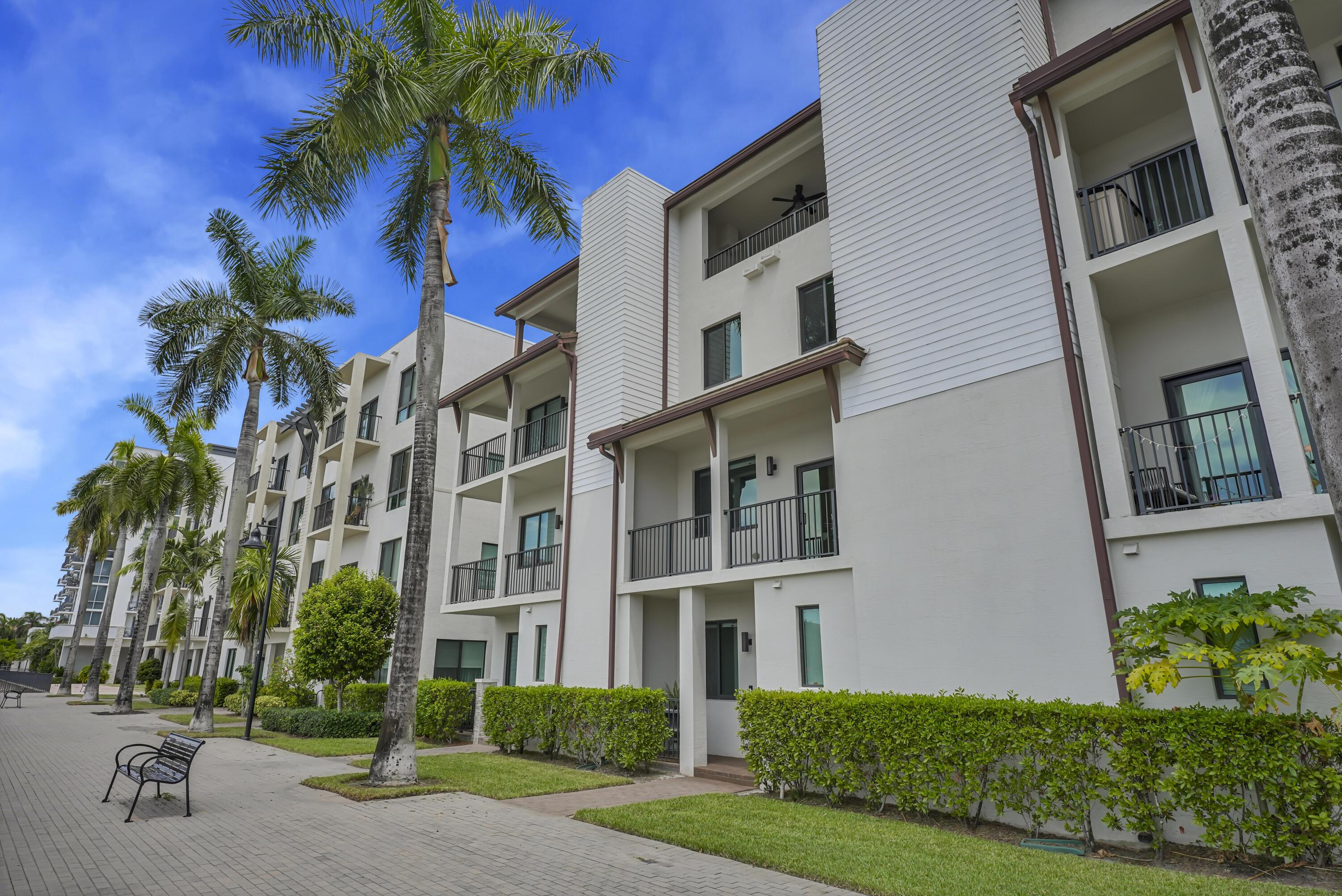 4716 NW 84th Court, Doral, FL 33166, Doral - Photo 2