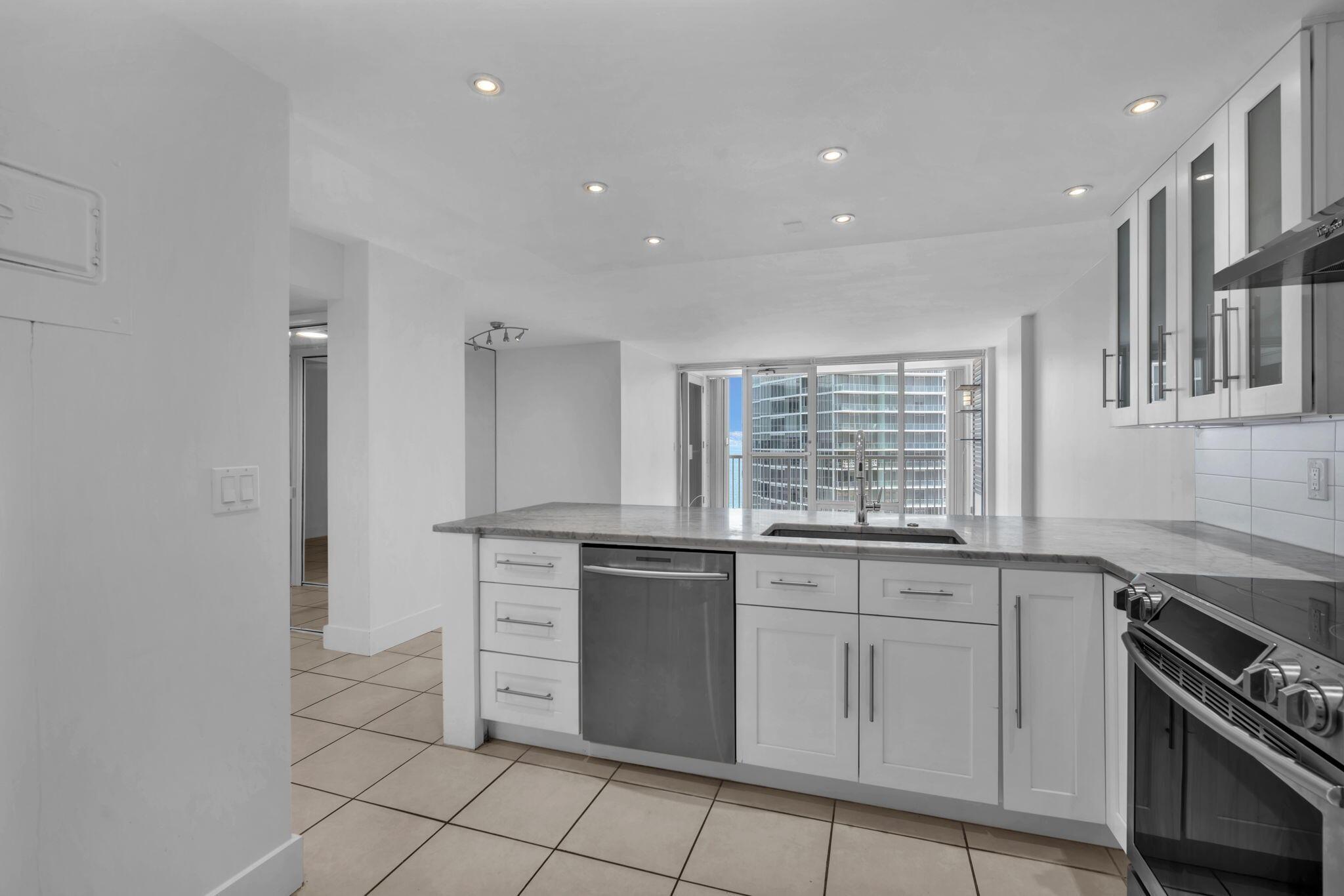 2200 NE 33rd Avenue 17C, Fort Lauderdale, FL 33305, Fort Lauderdale - Photo 2