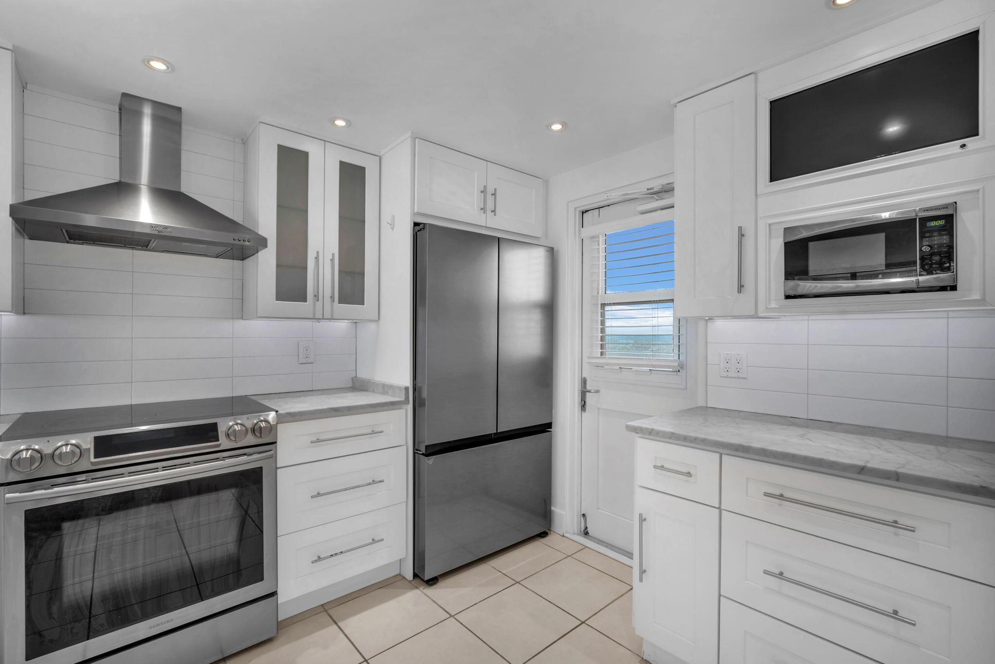 2200 NE 33rd Avenue 17C, Fort Lauderdale, FL 33305, Fort Lauderdale - Photo 5
