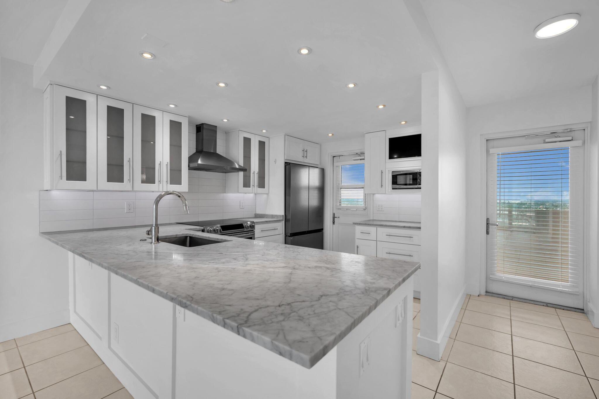 2200 NE 33rd Avenue 17C, Fort Lauderdale, FL 33305, Fort Lauderdale - Photo 4