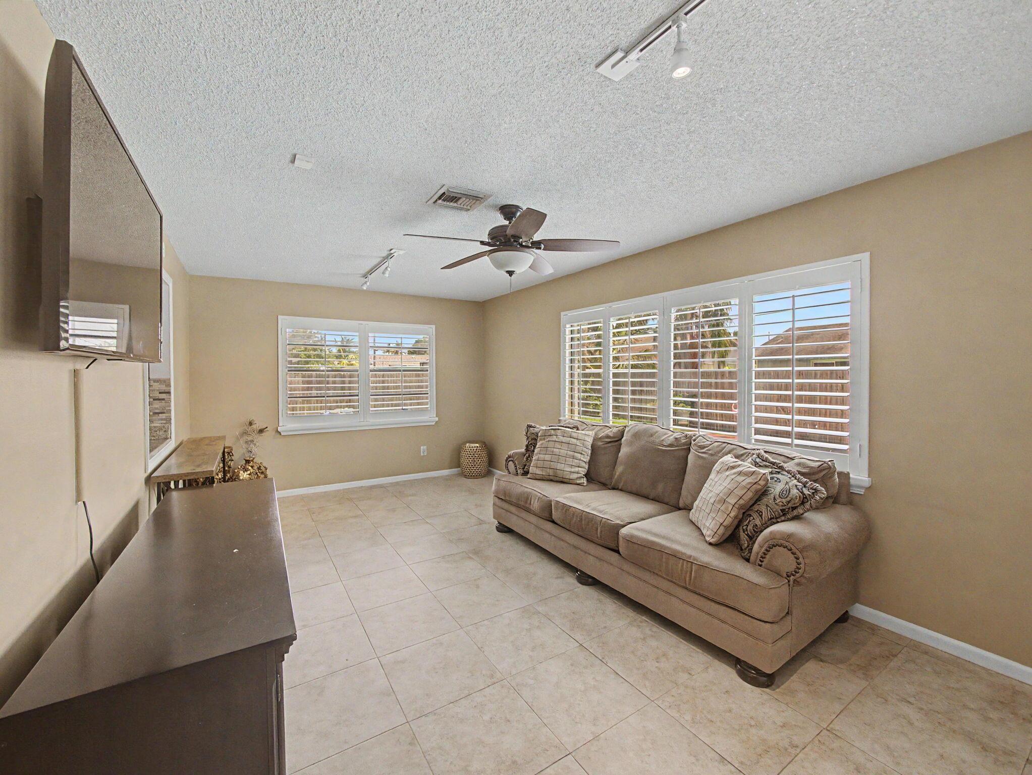 3190 Starboard Drive, Lake Worth, FL 33462, Lake Worth - Photo 5