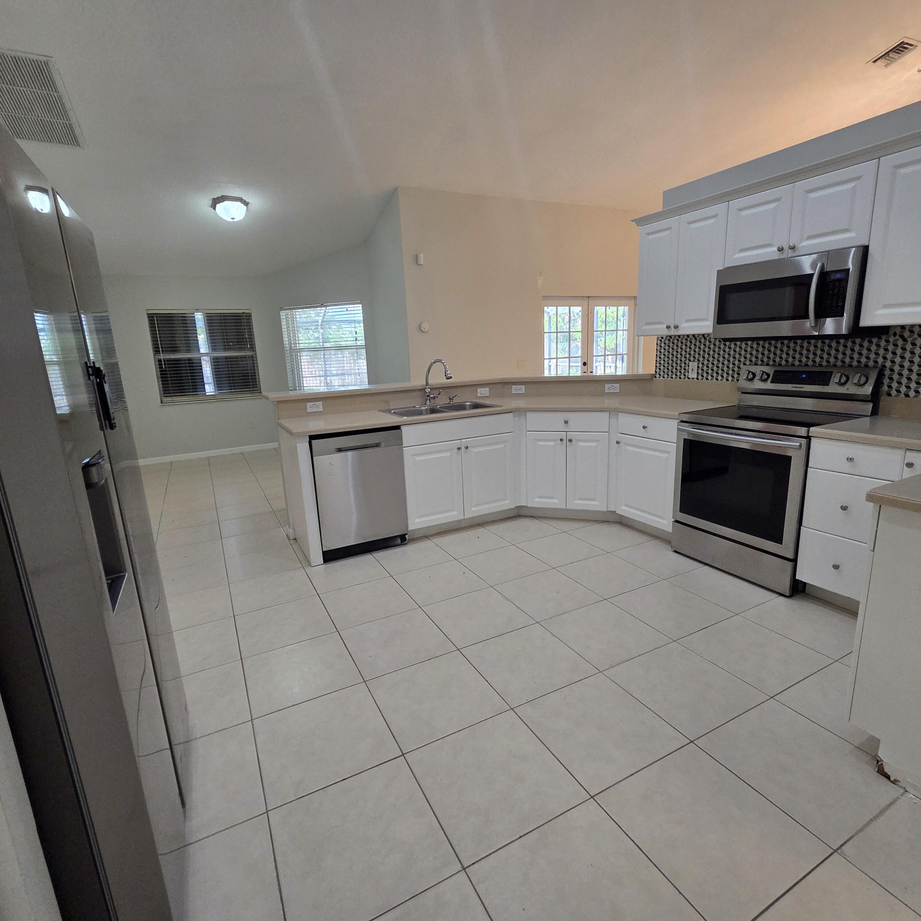 981 SW McCracken Avenue, Port St. Lucie, FL 34953, Port St. Lucie - Photo 2