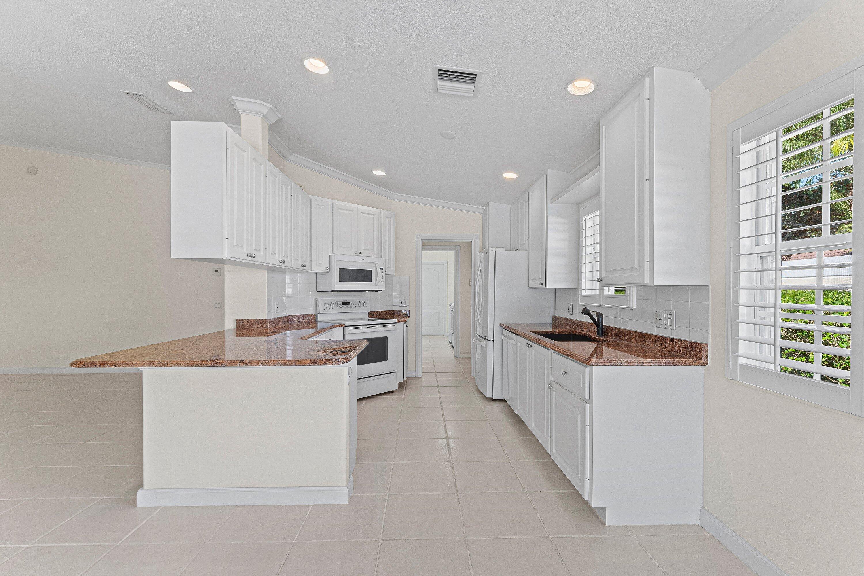 693 HUDSON BAY Drive, Palm Beach Gardens, FL 33410, Palm Beach Gardens - Photo 4