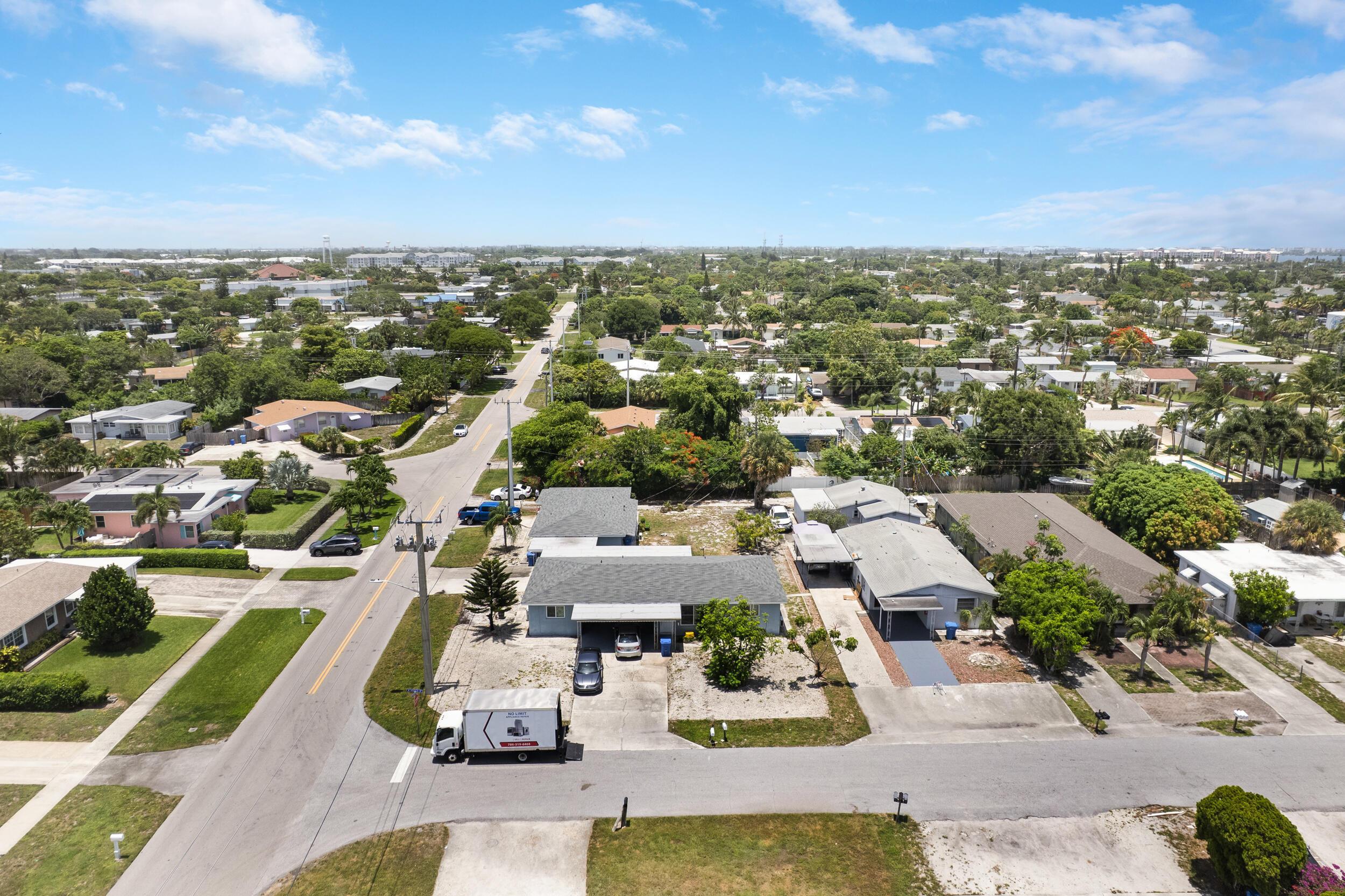 516 S Arnold Avenue, Lantana, FL 33462, Lantana - Photo 2