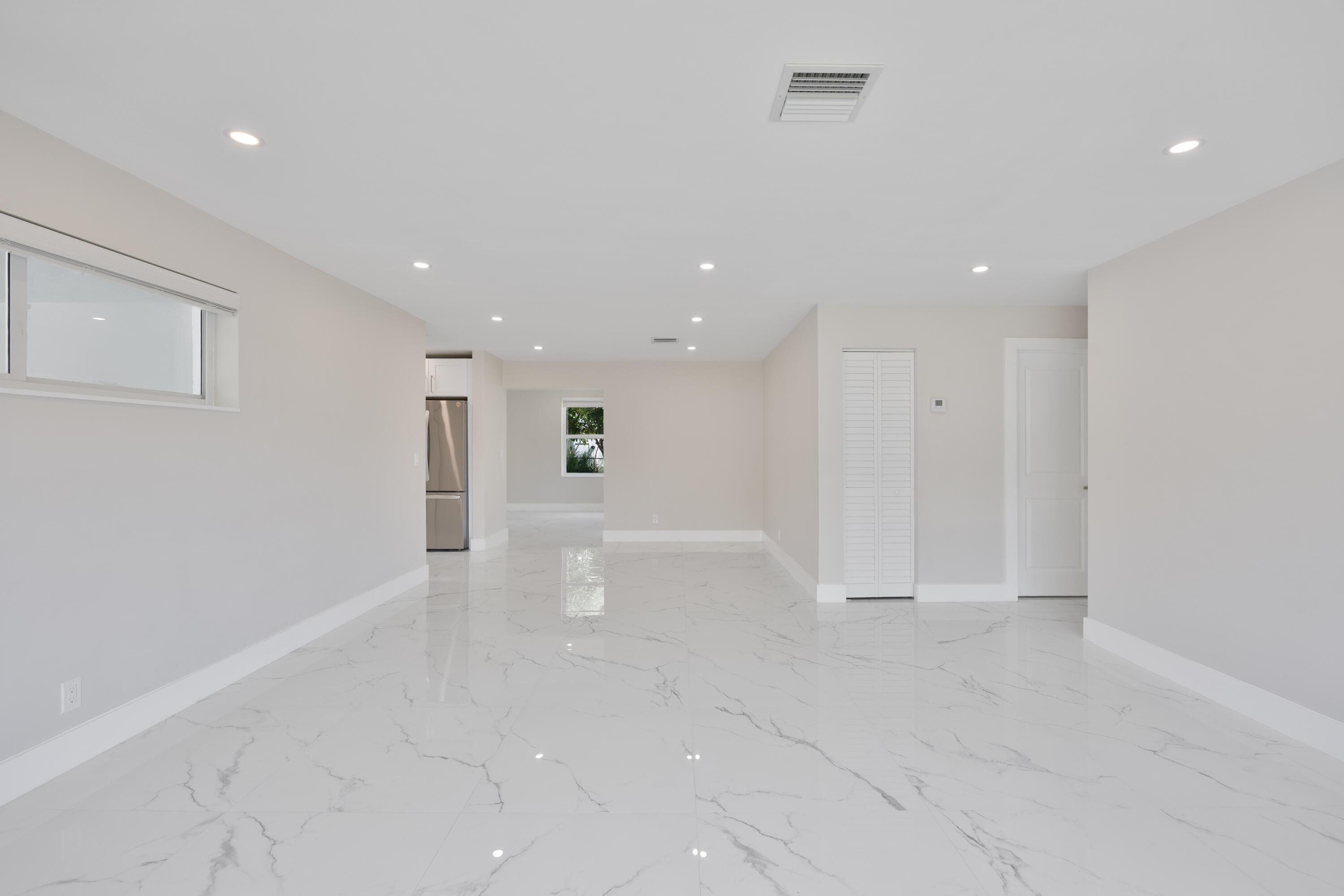 215 Evergreen Drive, West Palm Beach, FL 33403, West Palm Beach - Photo 4