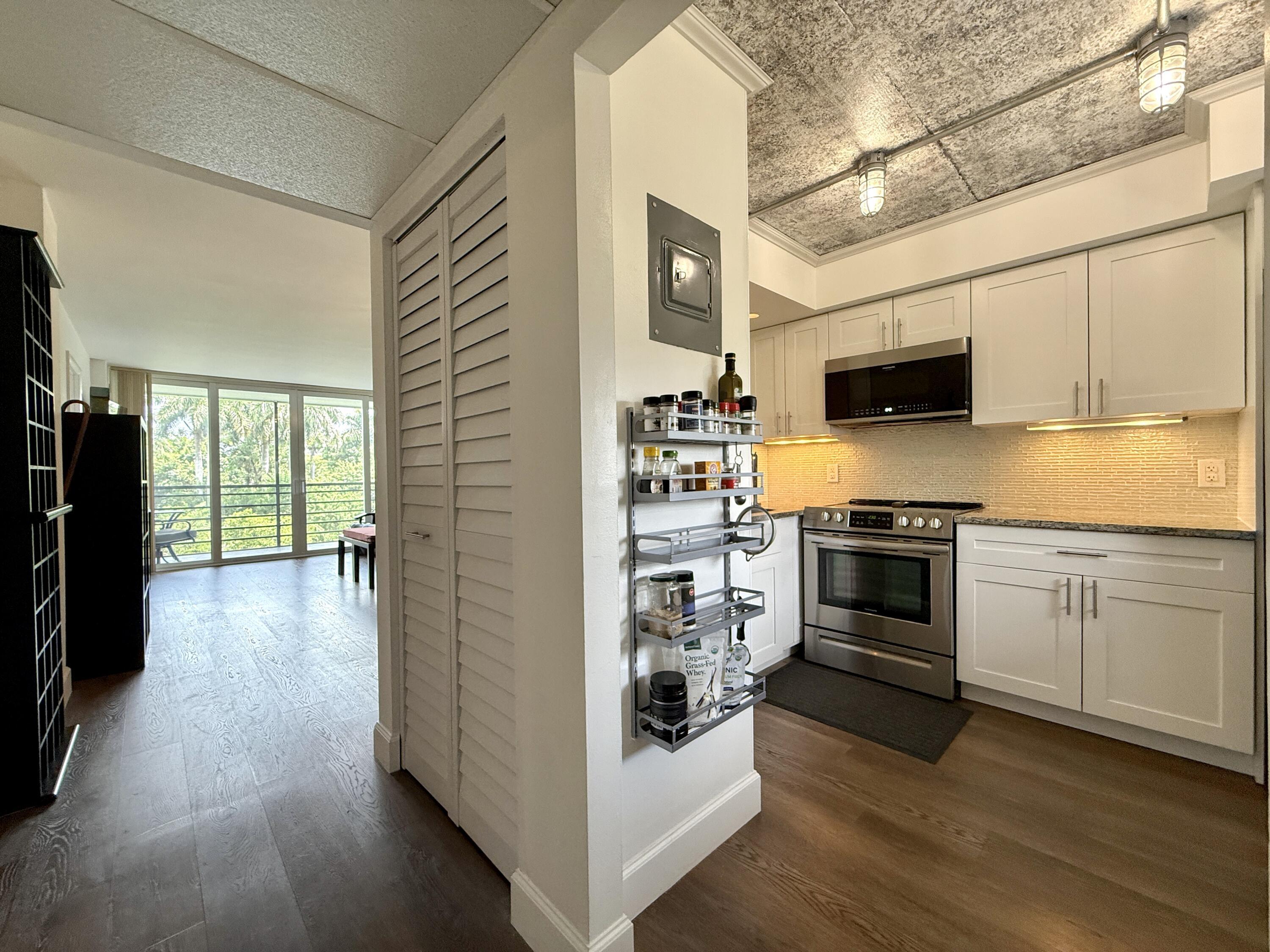102 Royal Pk Drive 4C, Oakland Park, FL 33309, Oakland Park - Photo 4