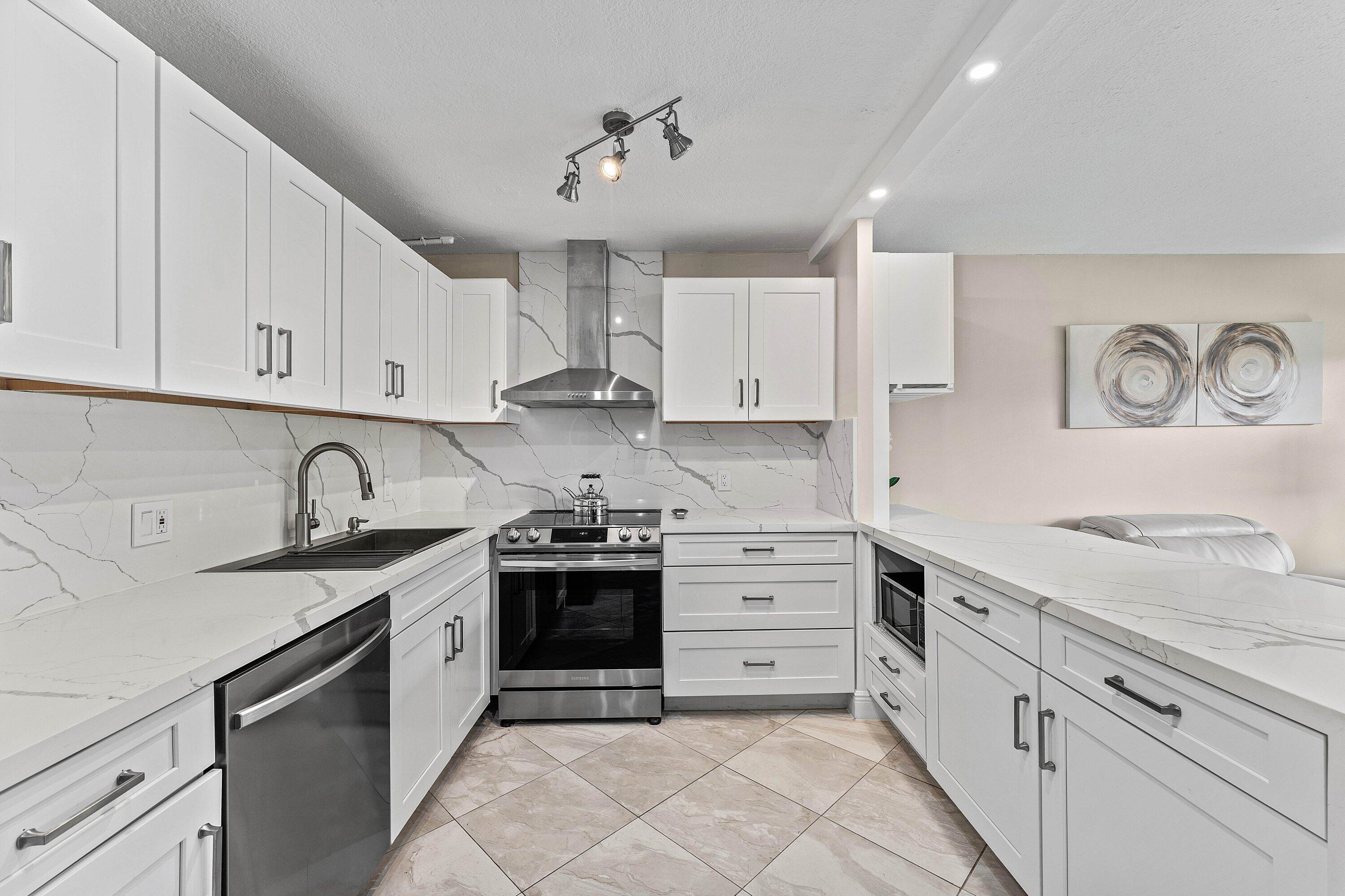 1015 Berkshire A, Deerfield Beach, FL 33442, Deerfield Beach - Photo 3