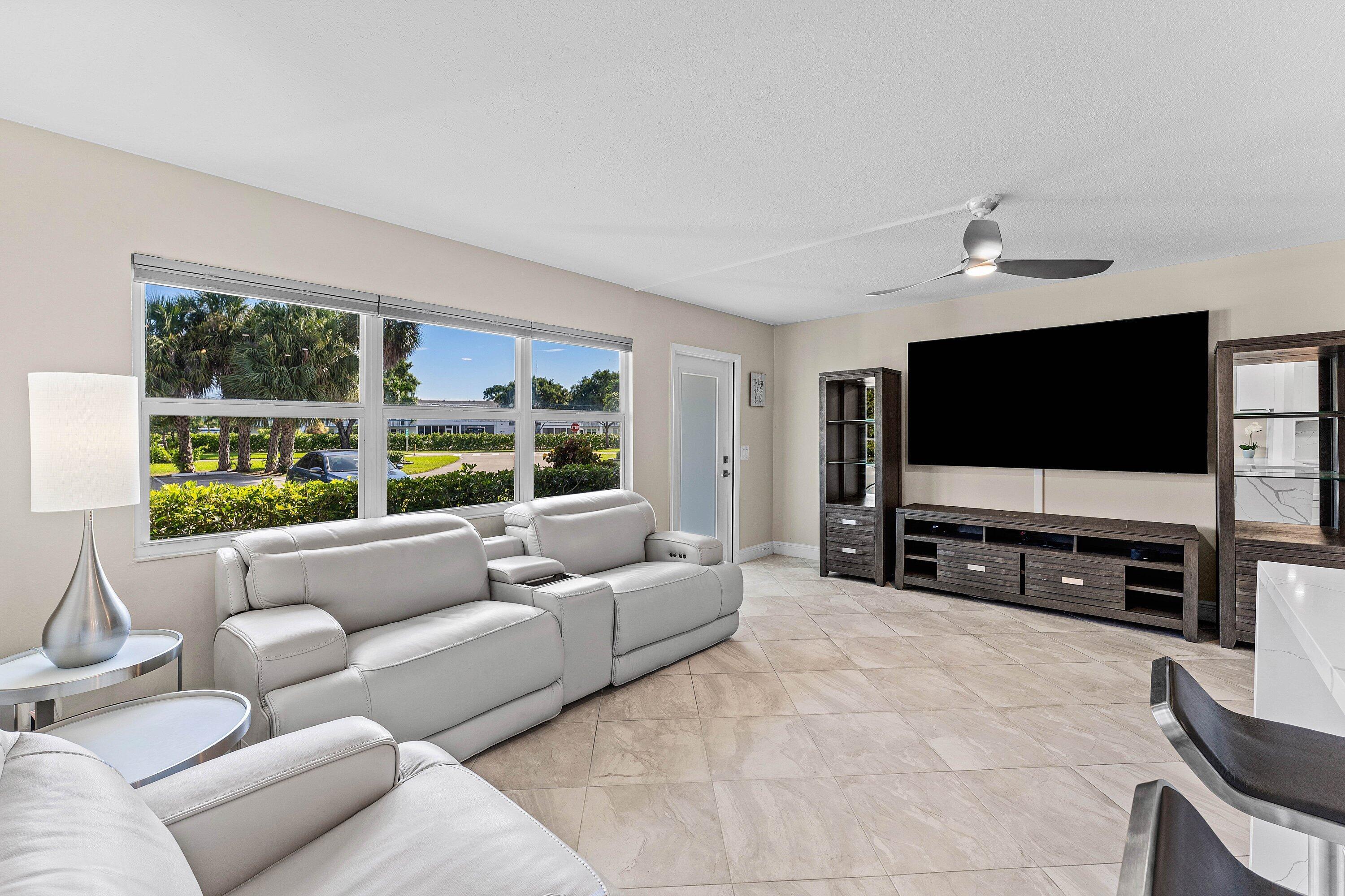 1015 Berkshire A, Deerfield Beach, FL 33442, Deerfield Beach - Photo 4
