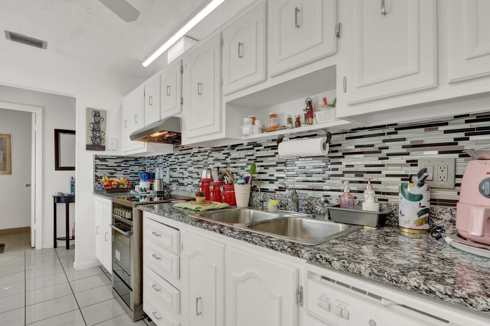 615 Laconia Circle, Greenacres, FL 33467, Greenacres - Photo 4