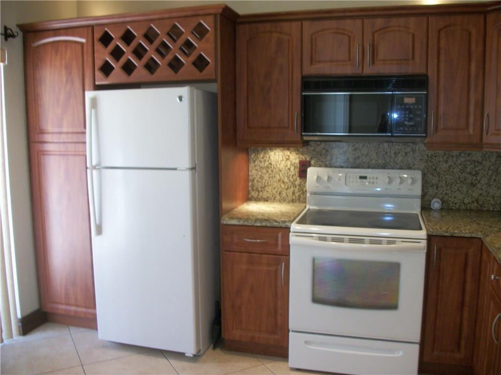 4953 E LAKES Drive, Deerfield Beach, FL 33064, Deerfield Beach - Photo 5