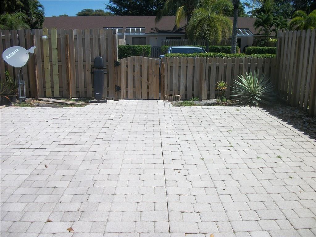 4953 E LAKES Drive, Deerfield Beach, FL 33064, Deerfield Beach - Photo 2