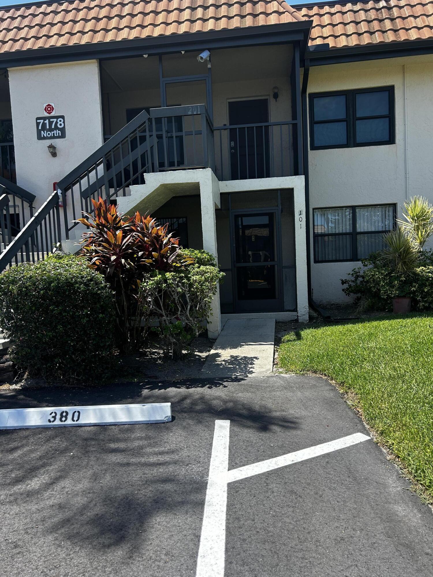 7178 Golf Colony Court 101, Lake Worth, FL 33467, Lake Worth - Photo 2