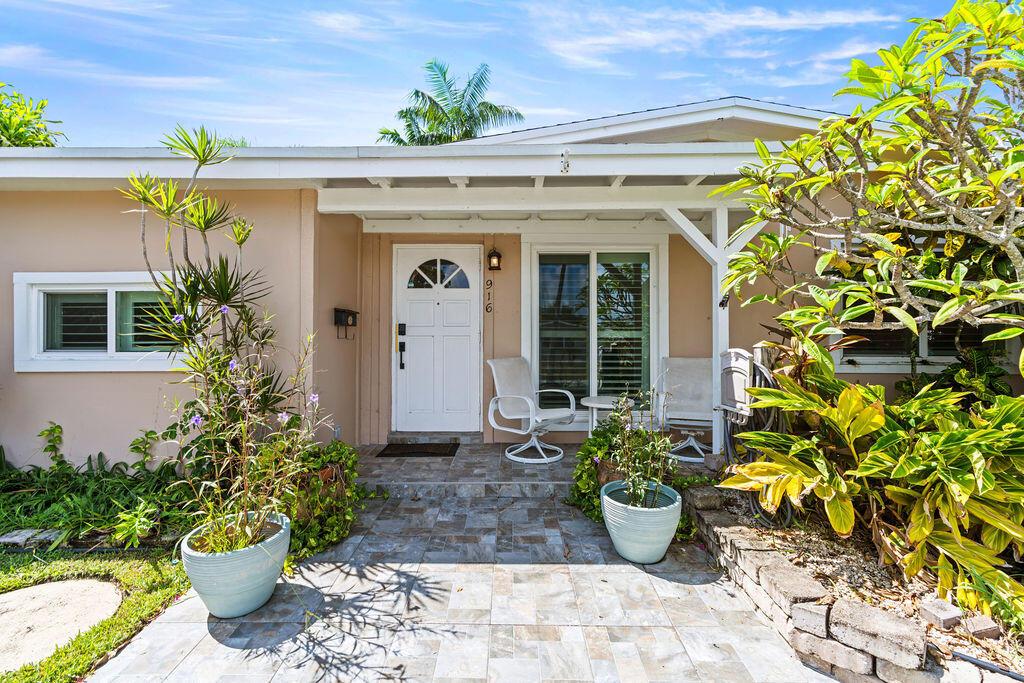 916 W DUVAL Street, Lantana, FL 33462, Lantana - Photo 2