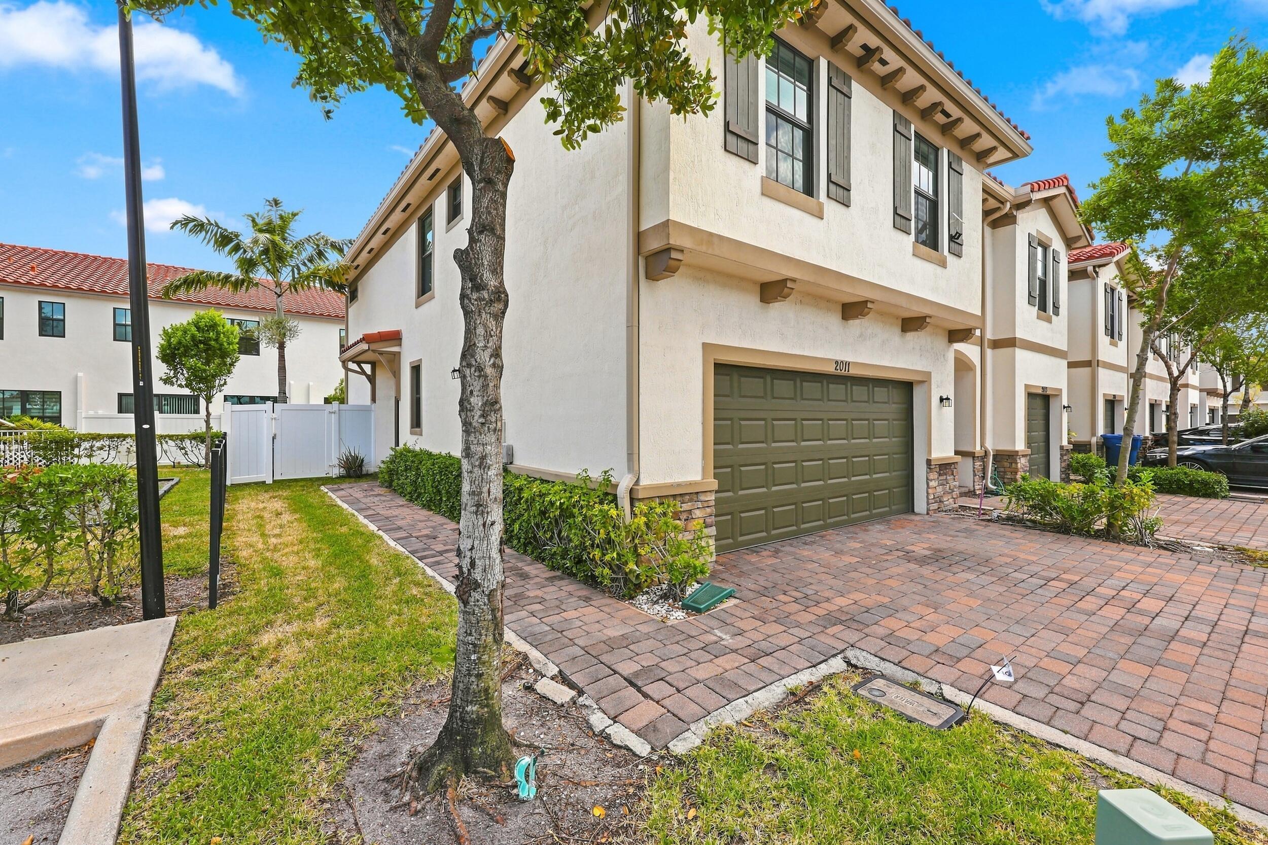2011 Tamarind Drive, Riviera Beach, FL 33410, Riviera Beach - Photo 3