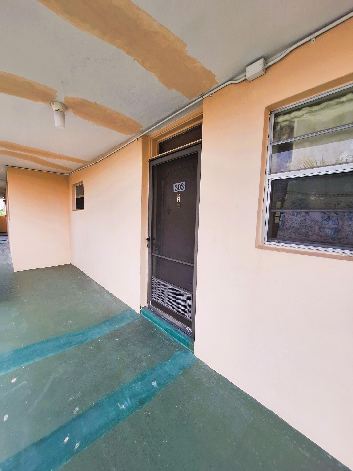 2900 NW 47TH Terrace 303B, Lauderdale Lakes, FL 33313, Lauderdale Lakes - Photo 2