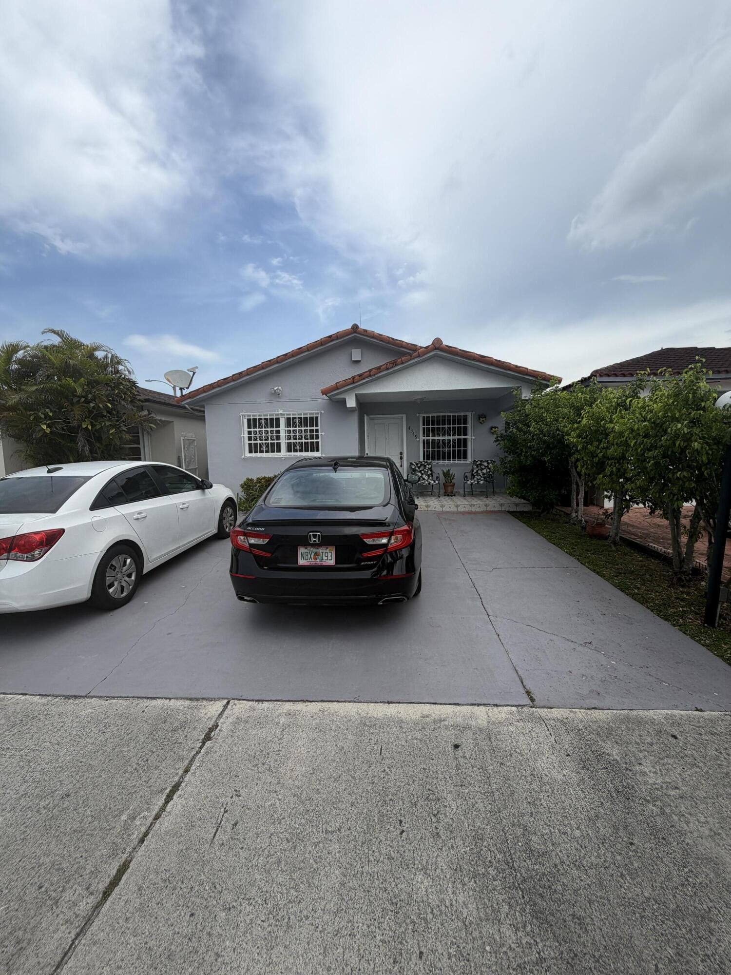 4349 W 10TH Avenue, Hialeah, FL 33012, Hialeah - Photo 2