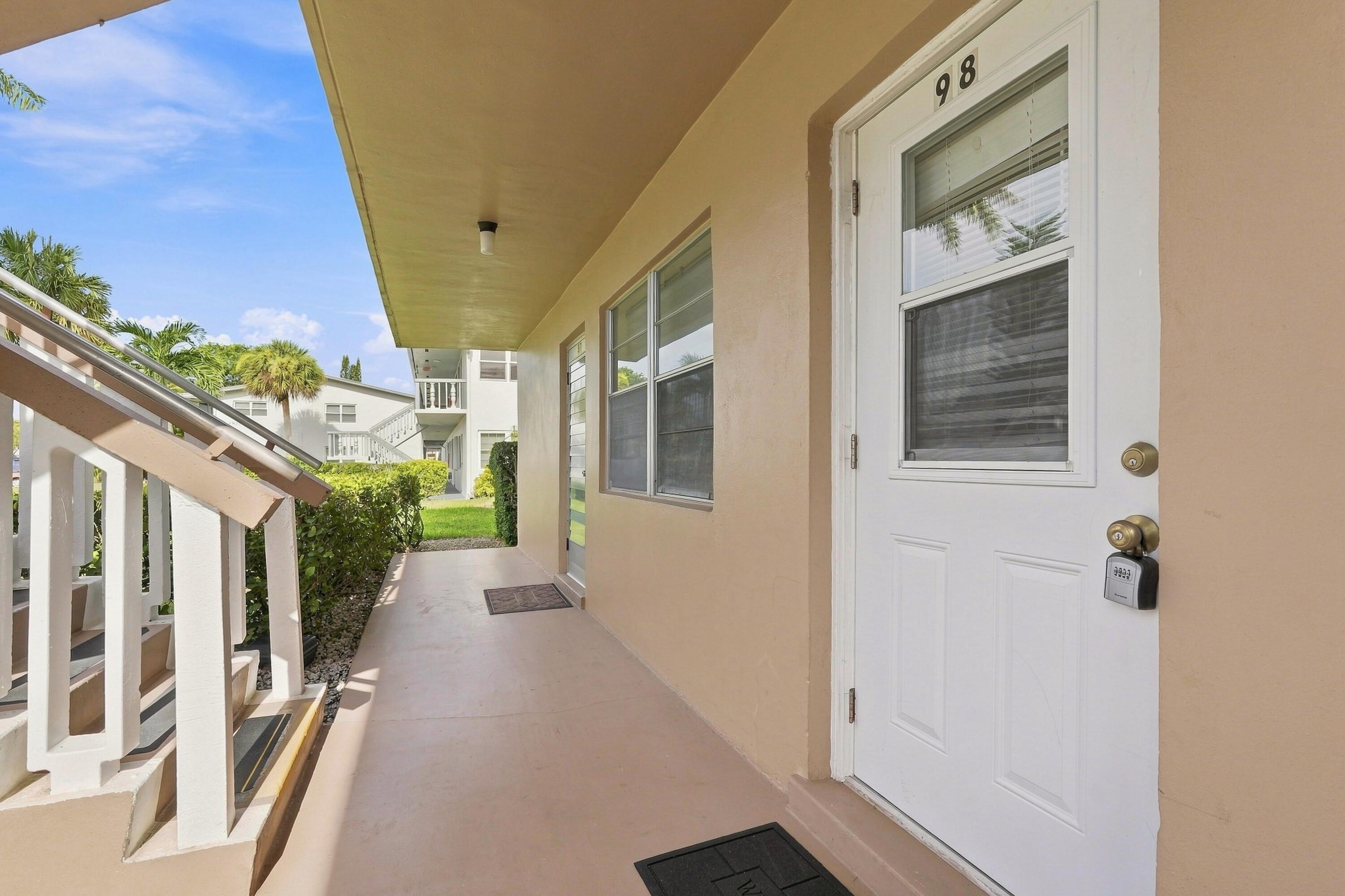 98 Norwich E, West Palm Beach, FL 33417, West Palm Beach - Photo 2