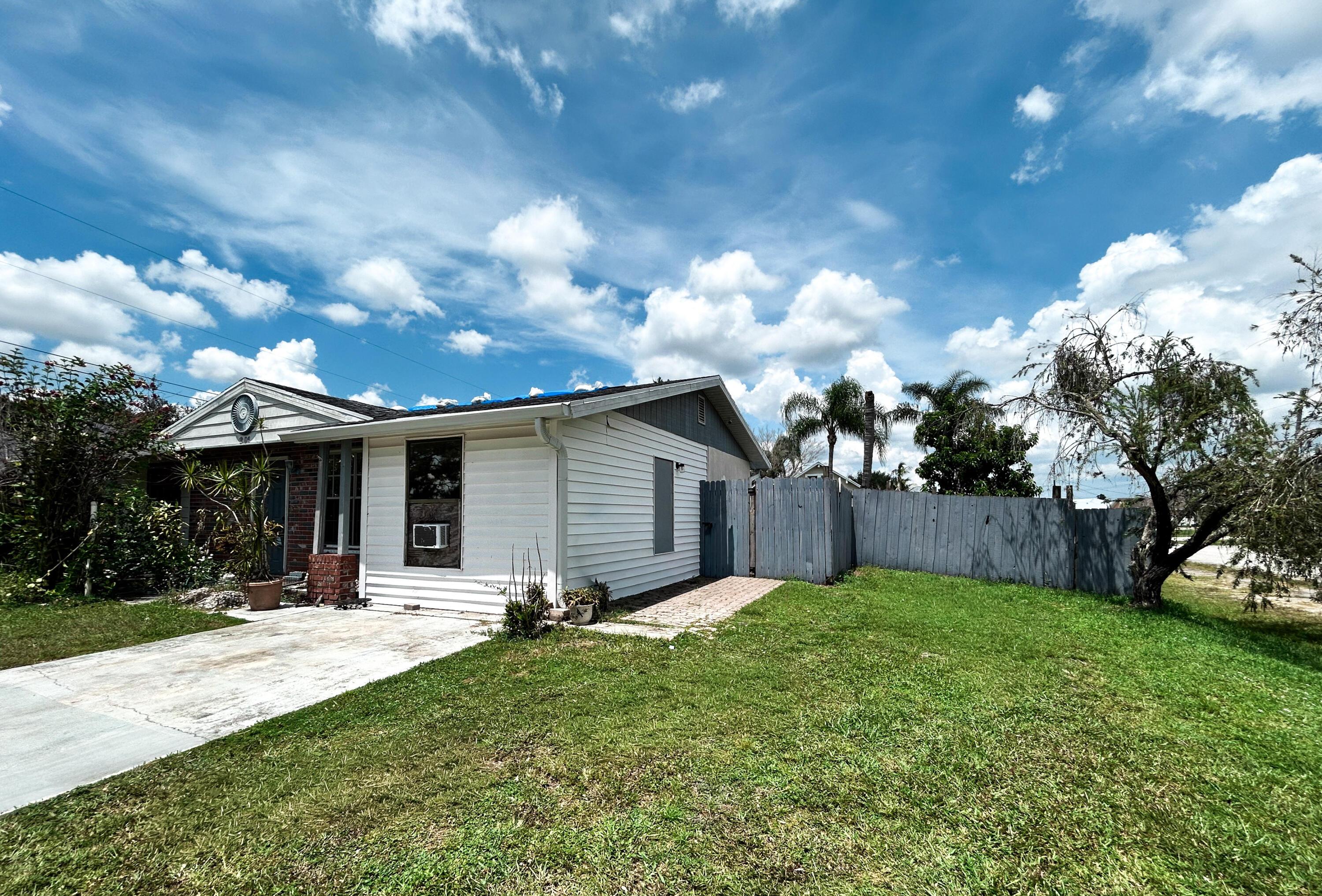 201 NW Floresta Drive, Port St. Lucie, FL 34983, Port St. Lucie - Photo 4