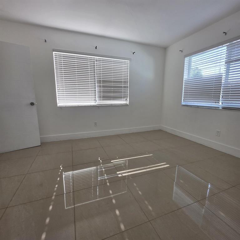 181 NE 168th Street 2, North Miami Beach, FL 33162, North Miami Beach - Photo 2