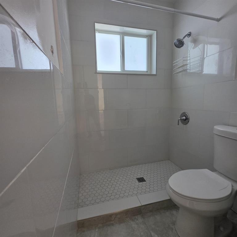 181 NE 168th Street 2, North Miami Beach, FL 33162, North Miami Beach - Photo 3