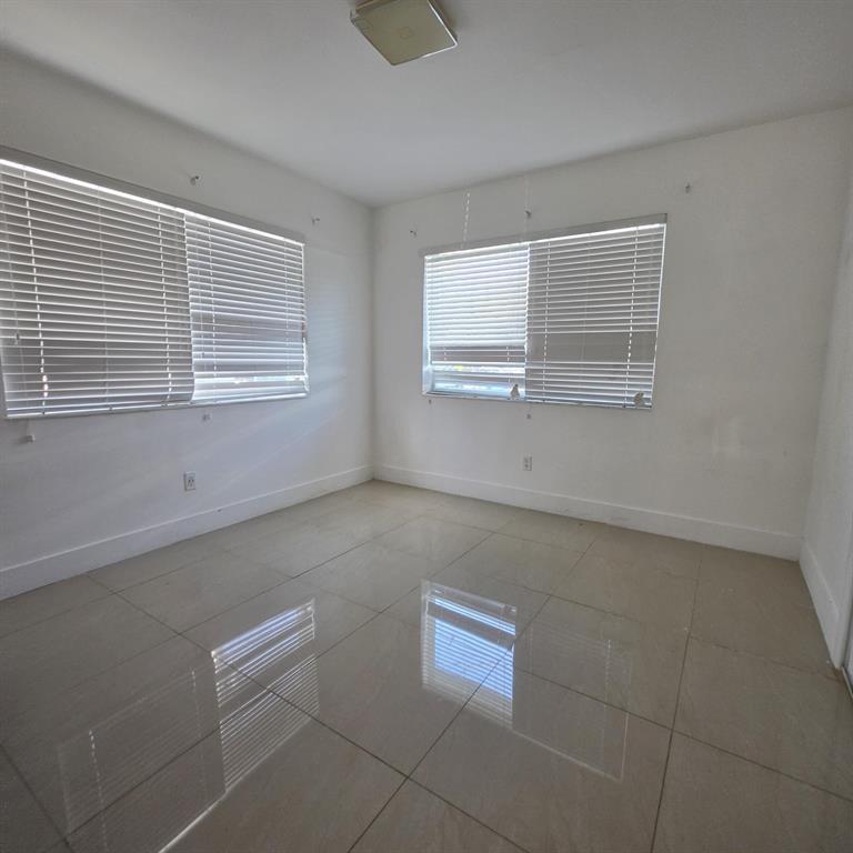 181 NE 168th Street 2, North Miami Beach, FL 33162, North Miami Beach - Photo 4