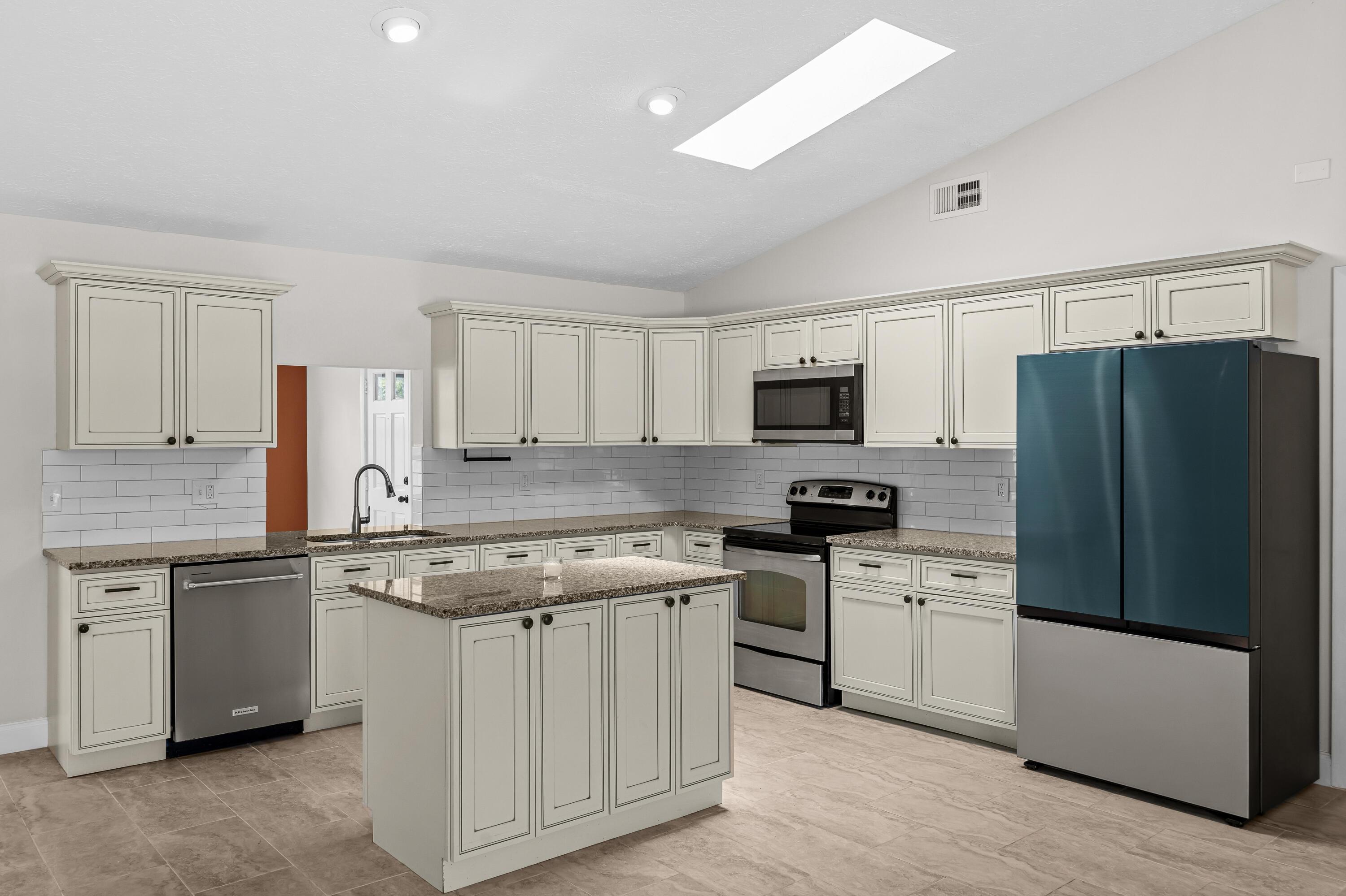 371 SW BUTLER Avenue, Port St. Lucie, FL 34983, Port St. Lucie - Photo 4