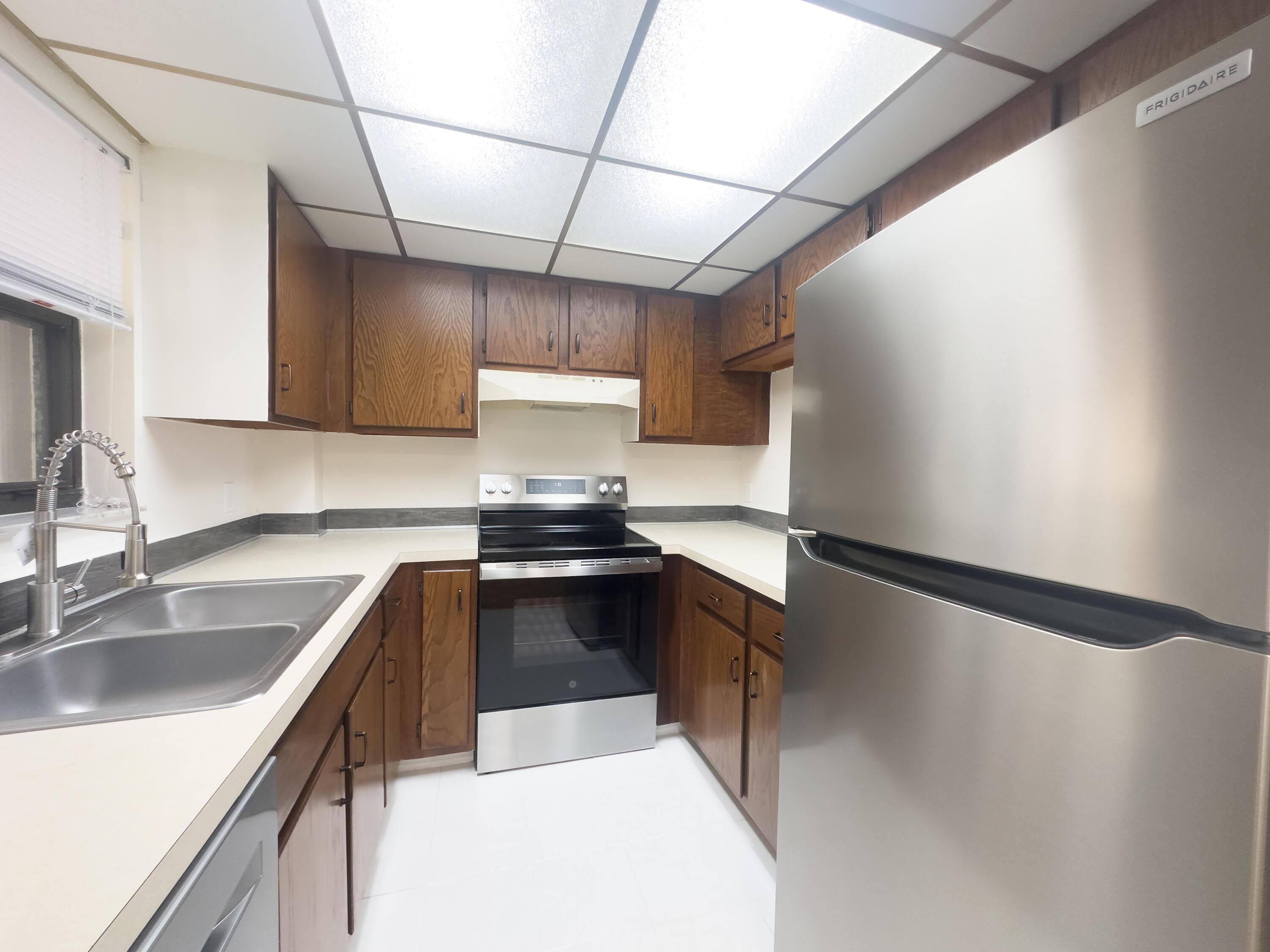 890 N FEDERAL Highway 409, Lantana, FL 33462, Lantana