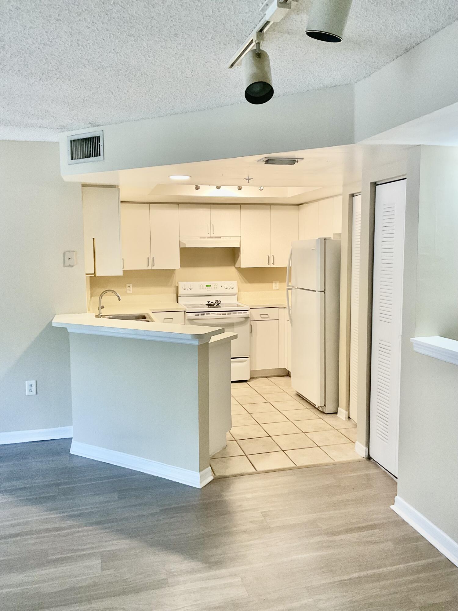 4163 N Haverhill Road 1217, West Palm Beach, FL 33417, West Palm Beach