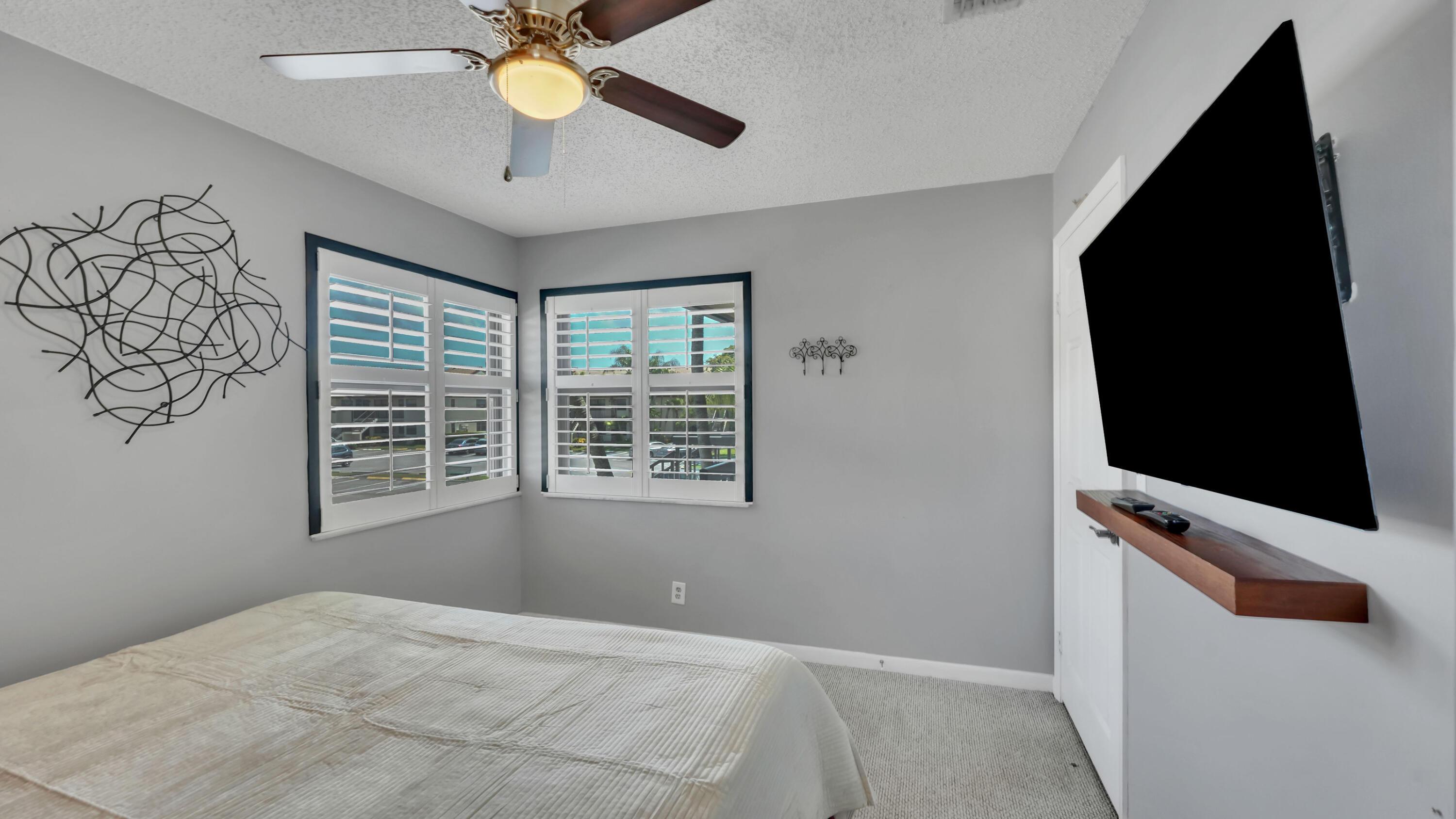 7618 Tahiti Lane 206, Lake Worth, FL 33467, Lake Worth - Photo 2