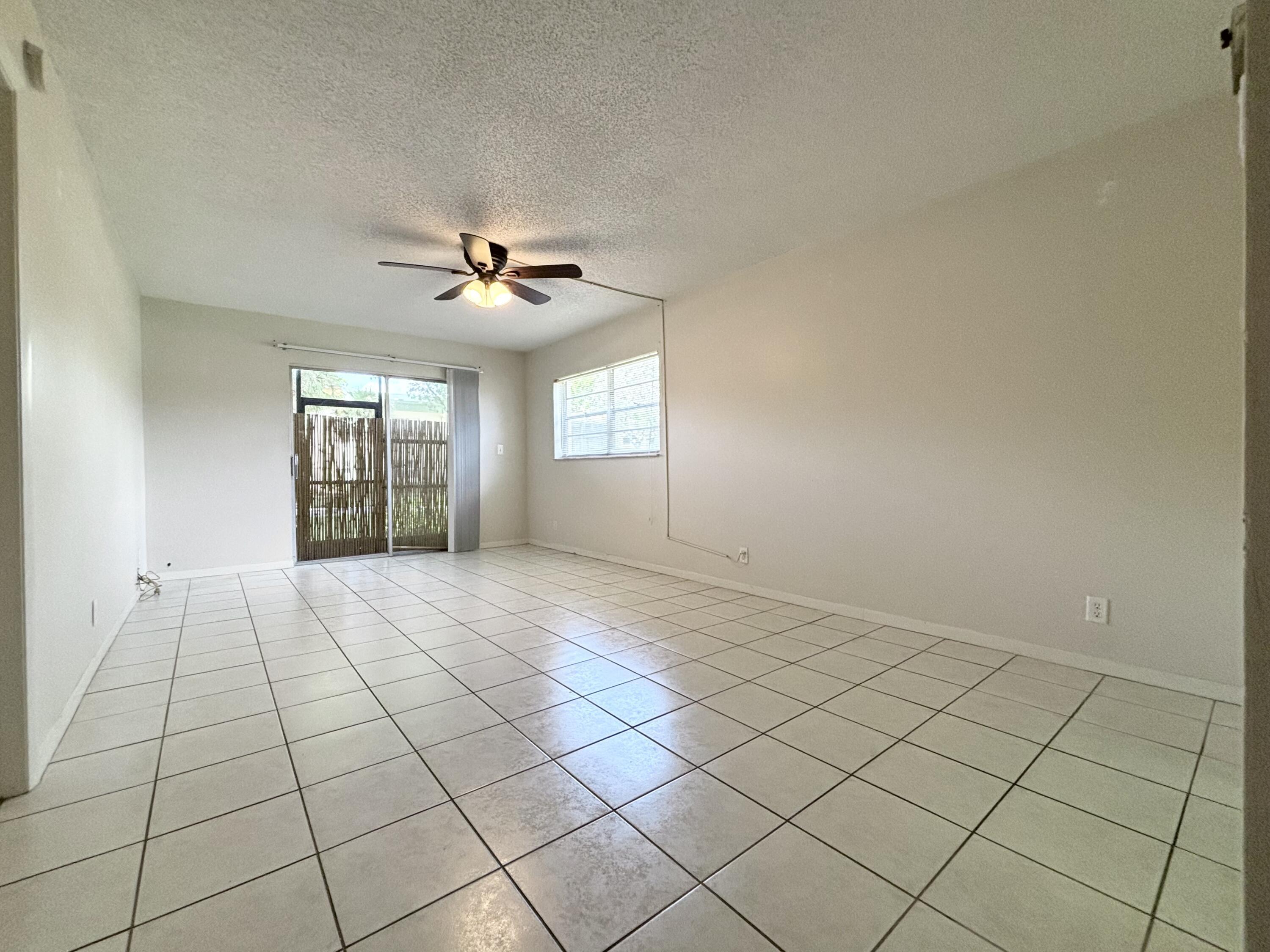 4139 NW 88th Avenue 104, Coral Springs, FL 33065, Coral Springs - Photo 4