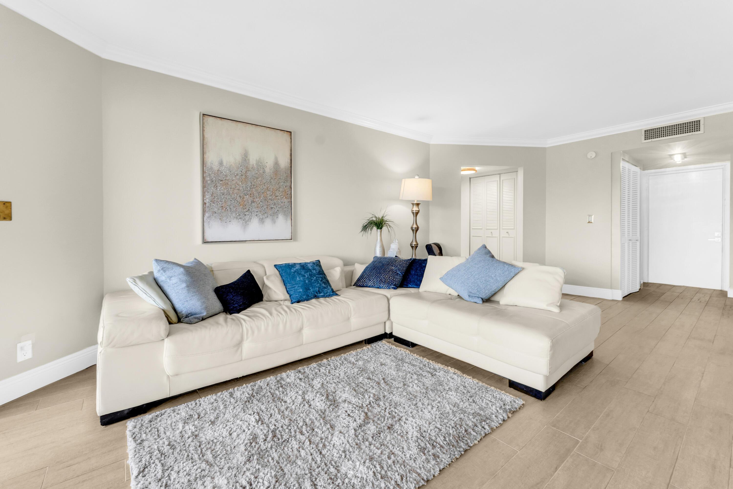 3836 Via Poinciana 607, Lake Worth, FL 33467, Lake Worth - Photo 4