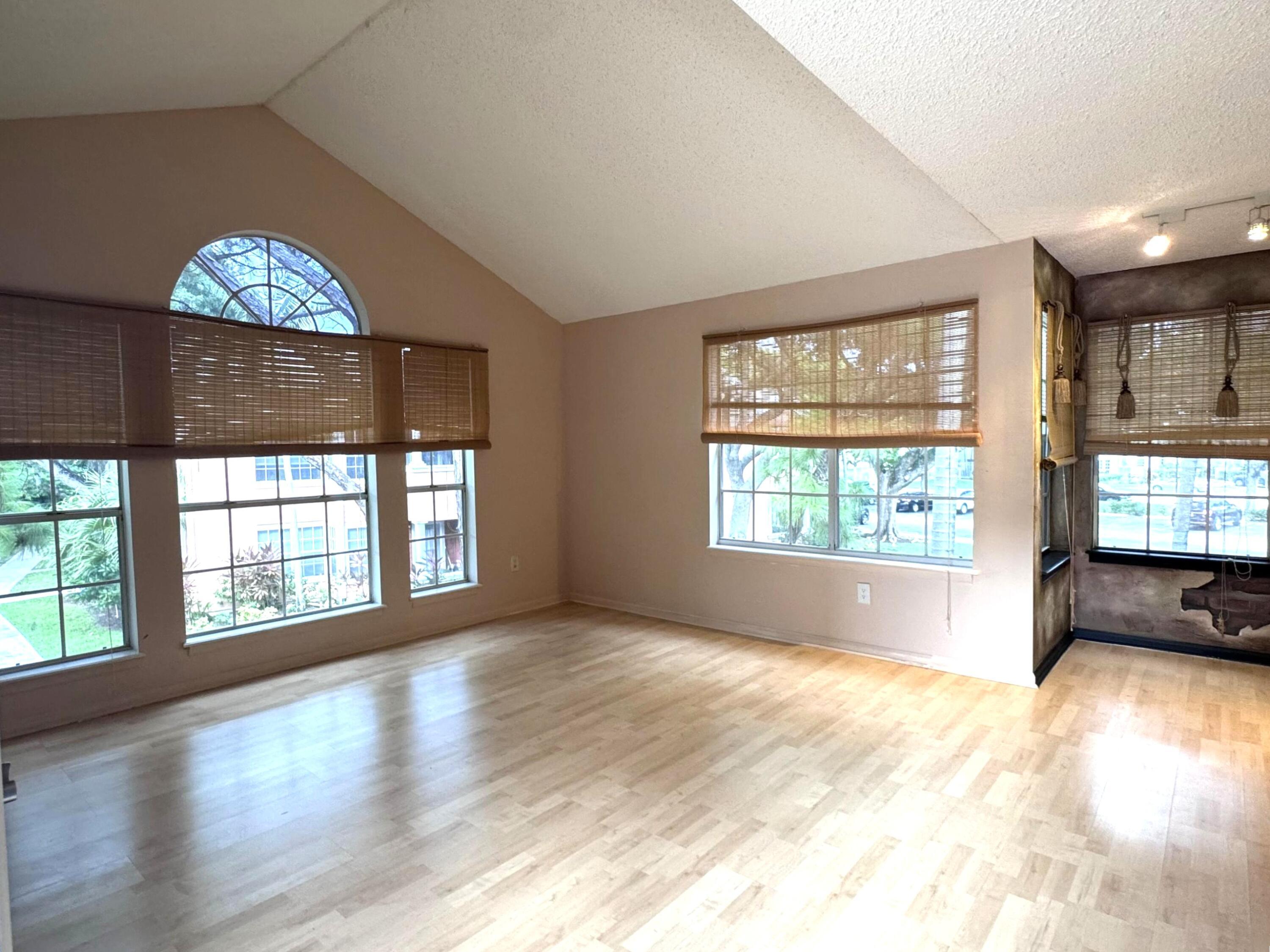 1011 Crystal Way, Delray Beach, FL 33444, Delray Beach - Photo 2