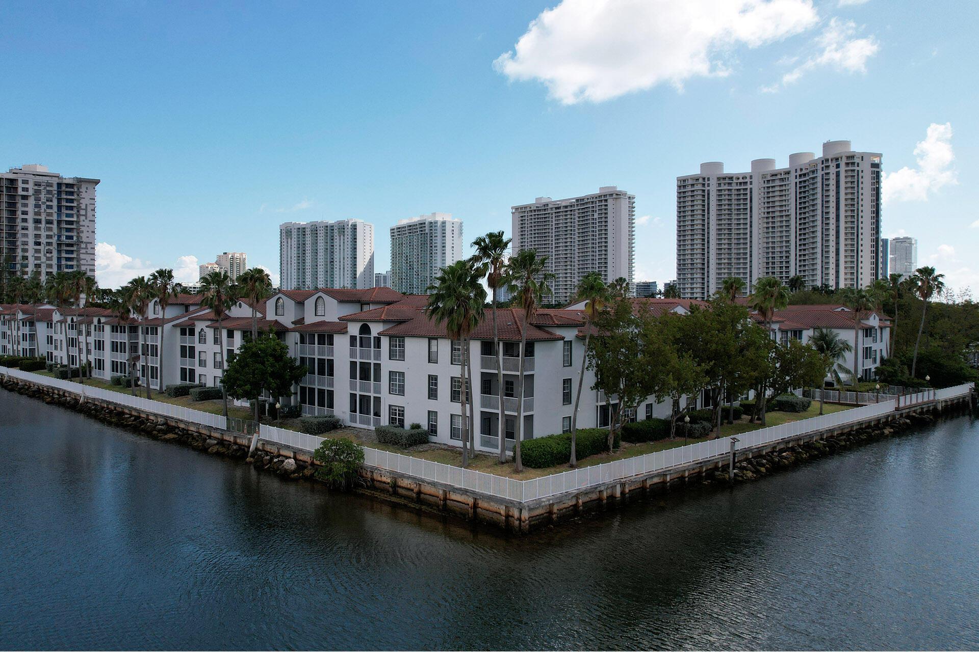 17900 NE 31st Court 2302, Aventura, FL 33160, Aventura - Photo 2
