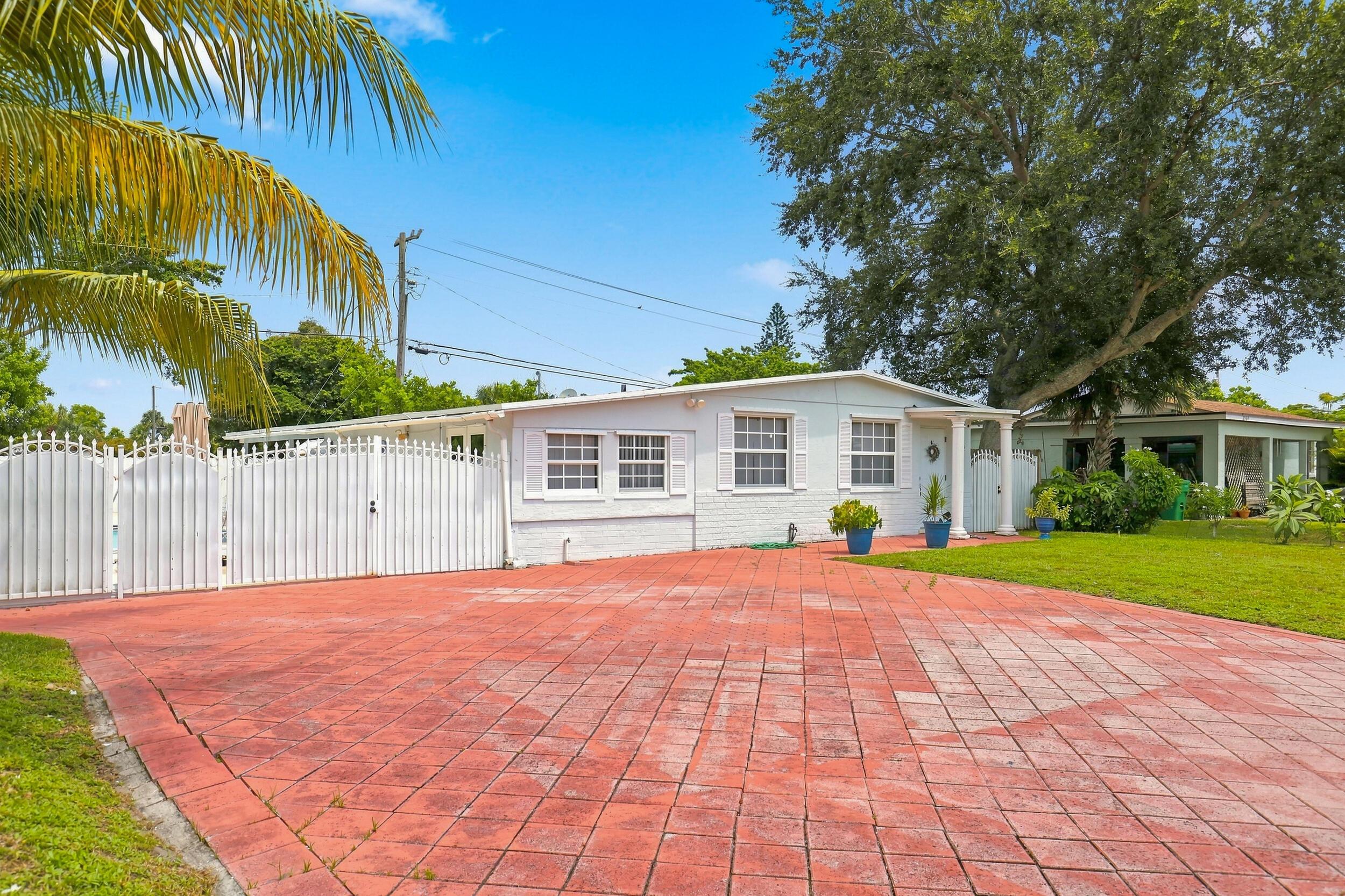 3239 DOLAN Road, Palm Springs, FL 33406, Palm Springs - Photo 2