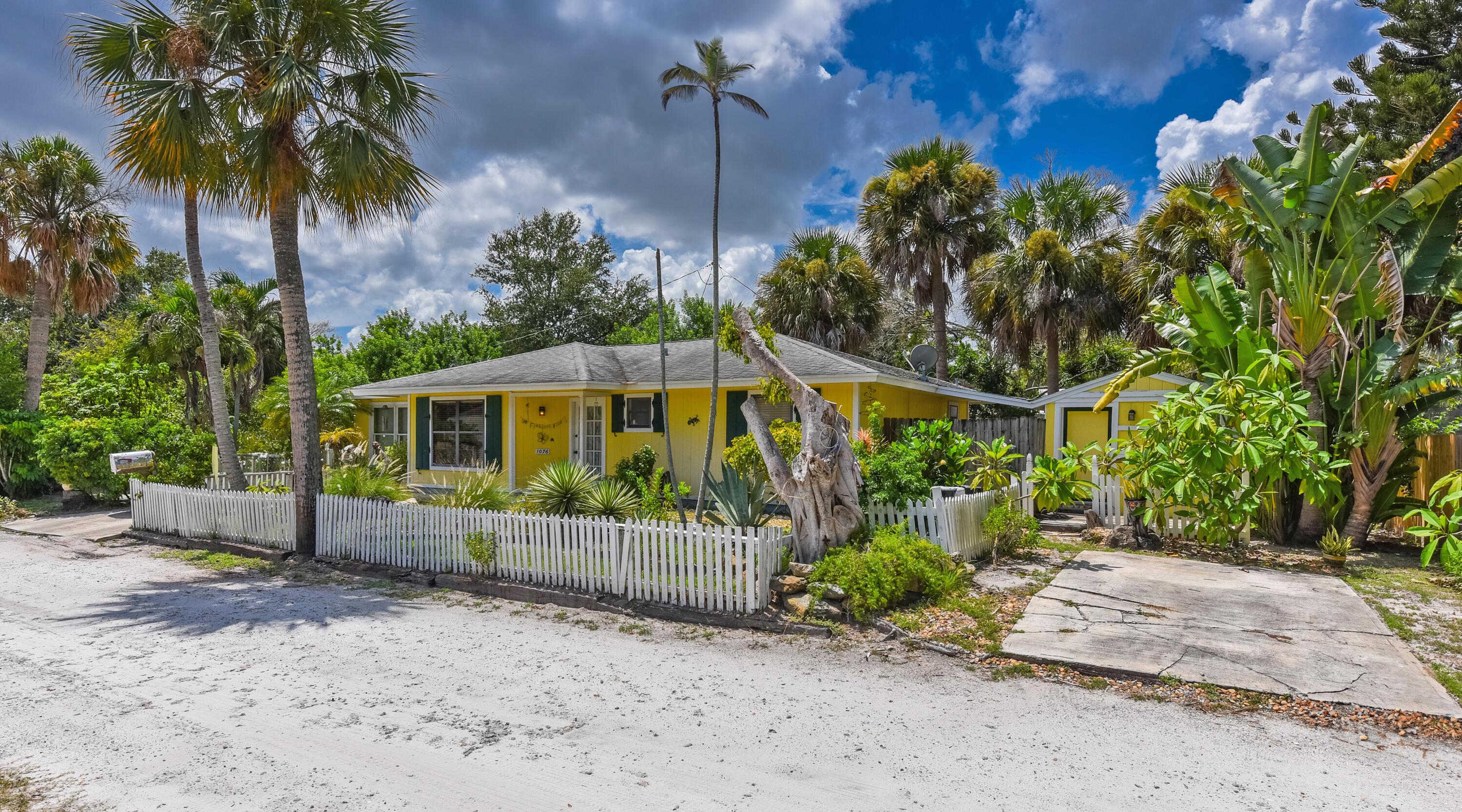 1076 NE BANYAN TREE Drive, Jensen Beach, FL 34957, Jensen Beach - Photo 4