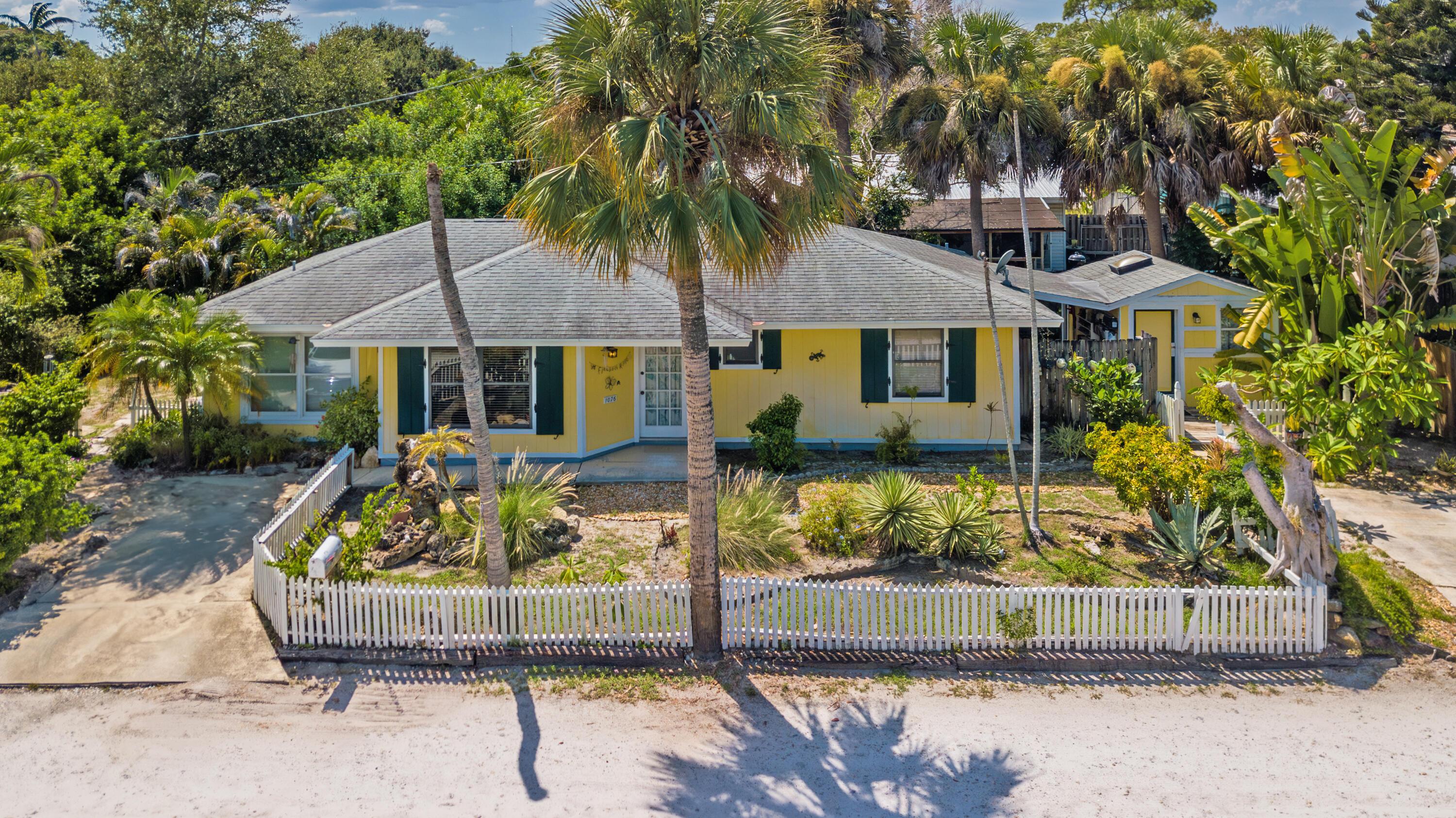 1076 NE BANYAN TREE Drive, Jensen Beach, FL 34957, Jensen Beach - Photo 3