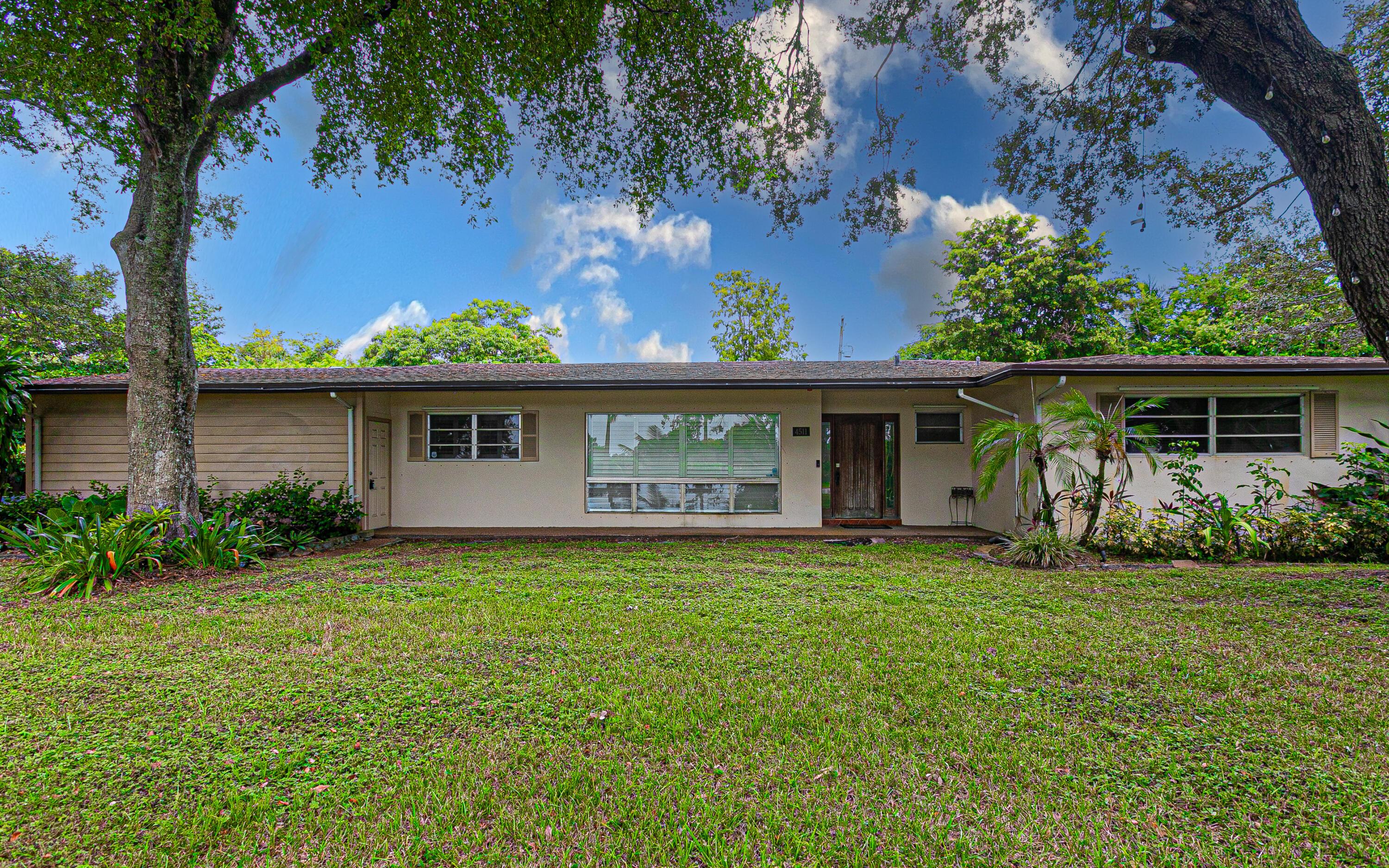 4511 E Country Club Circle, Plantation, FL 33317, Plantation