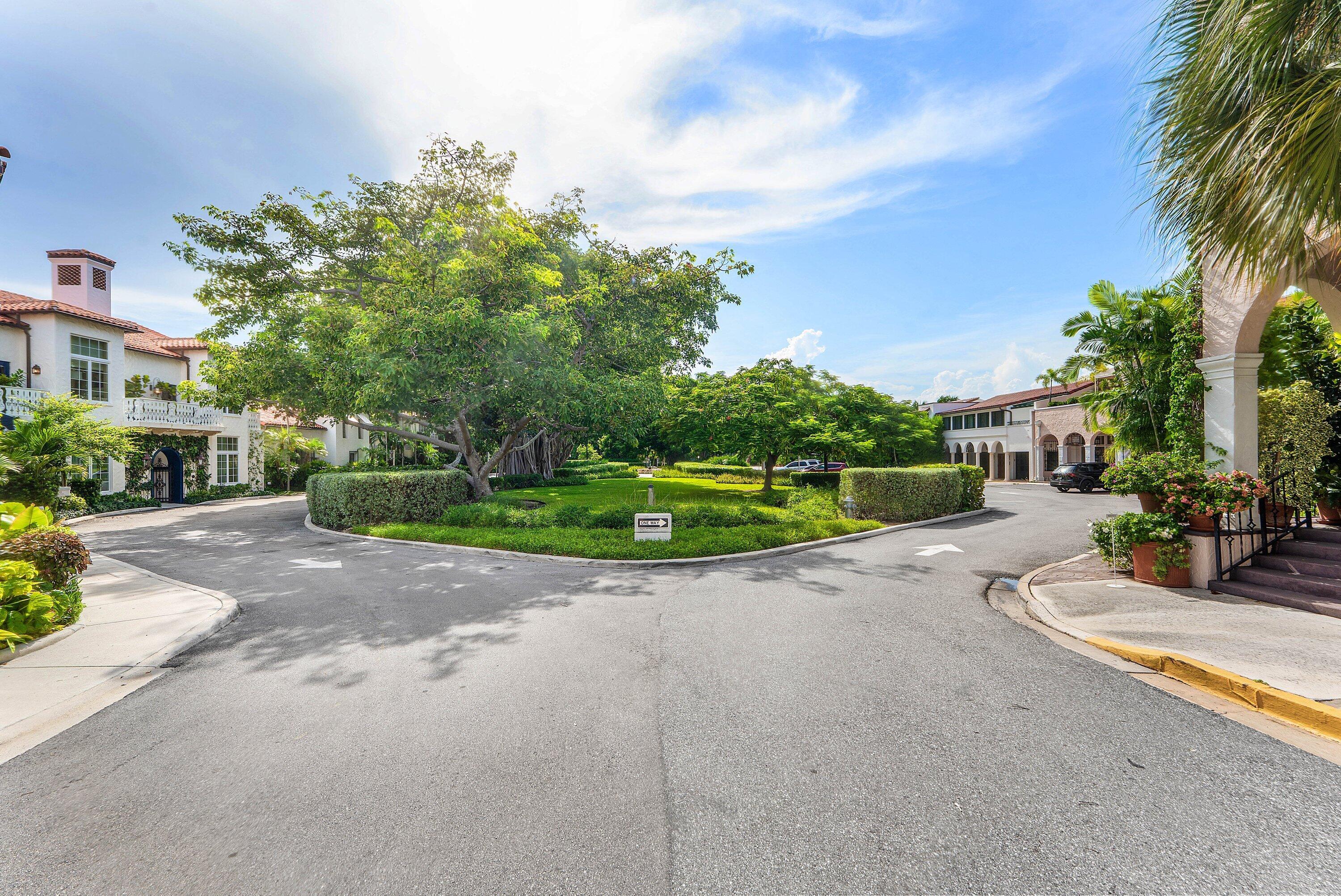 215 PHIPPS Plaza 2, Palm Beach, FL 33480, Palm Beach