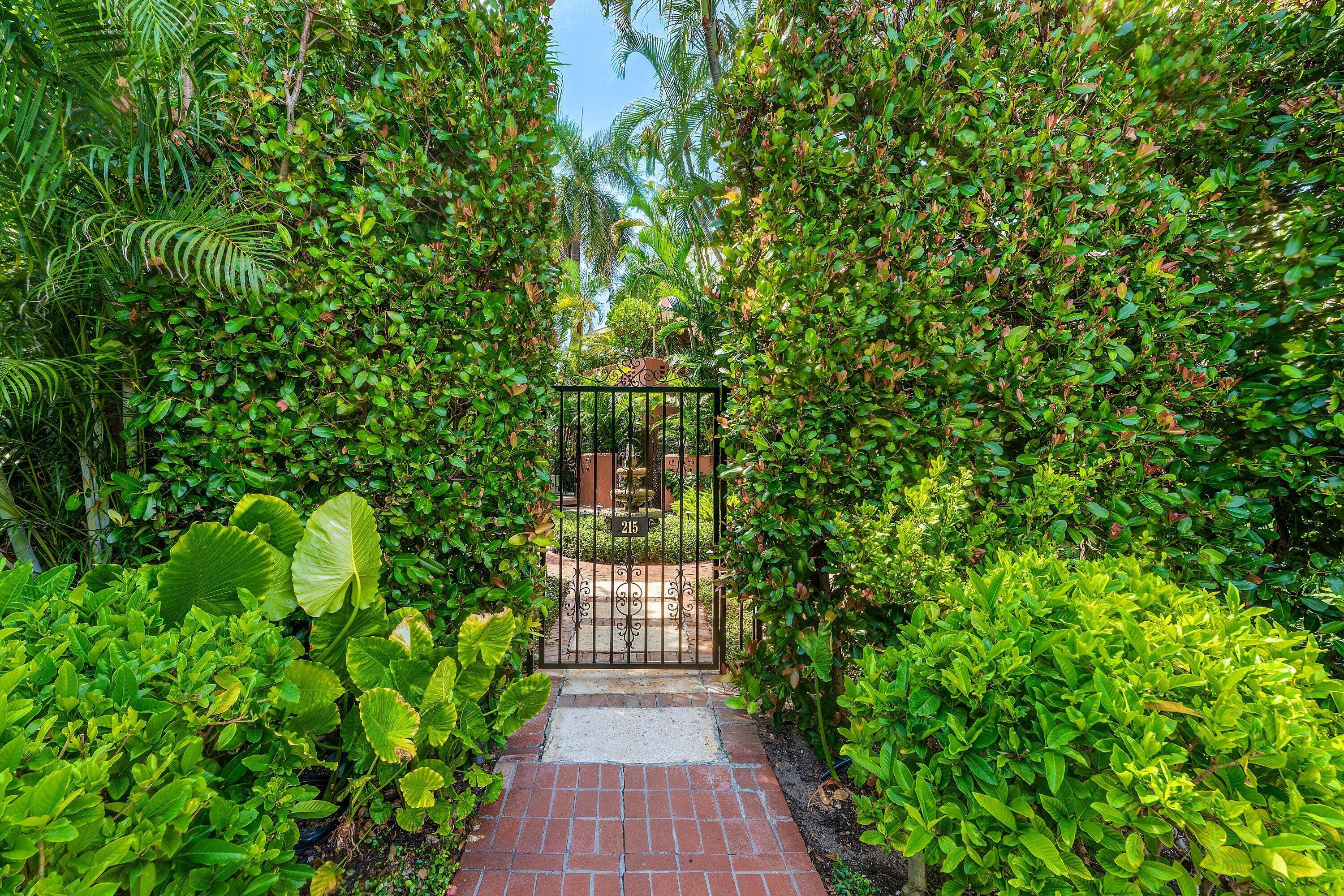 215 PHIPPS Plaza 2, Palm Beach, FL 33480, Palm Beach - Photo 4