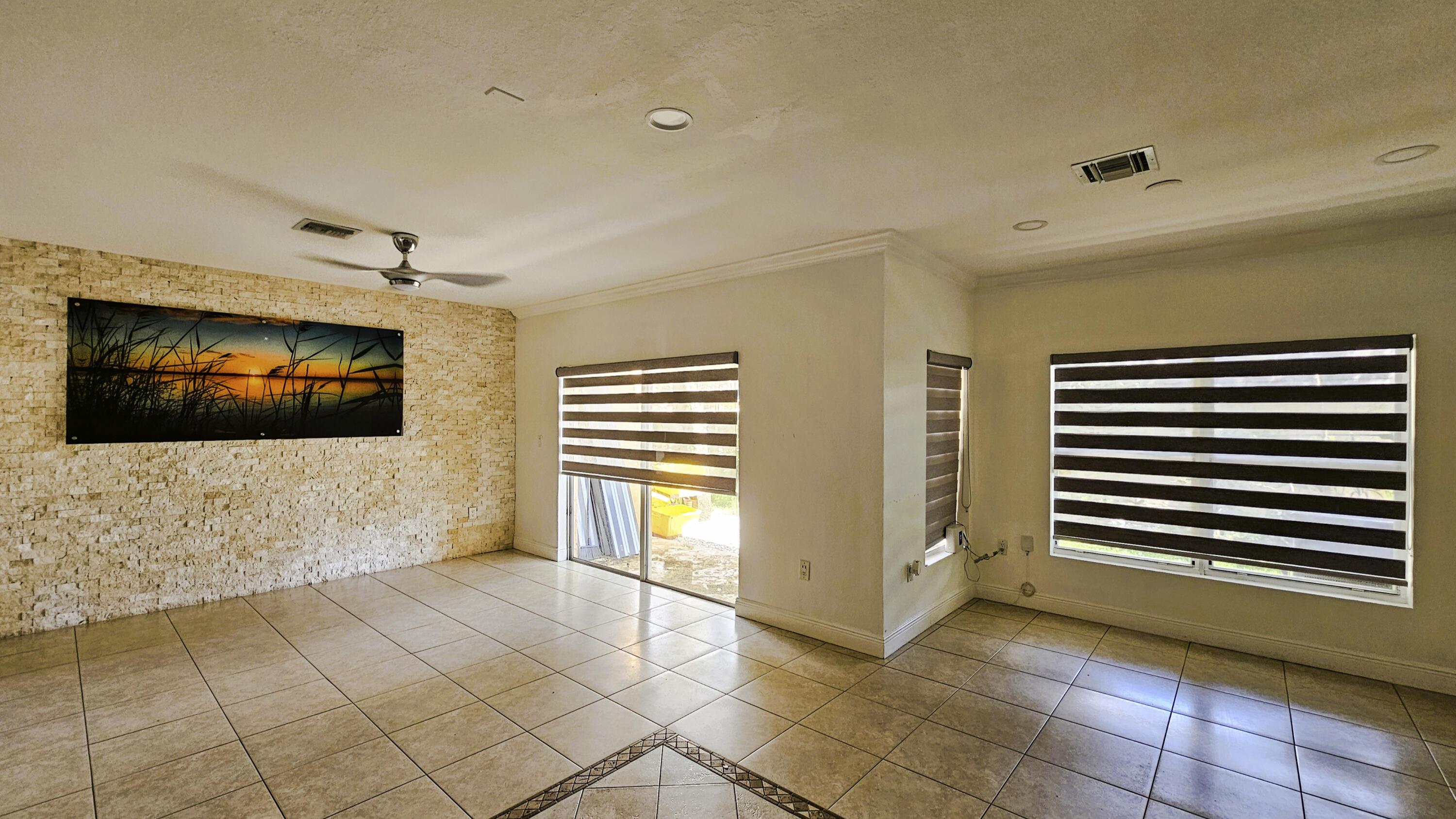 213 TALIA Circle, Palm Springs, FL 33461, Palm Springs - Photo 4