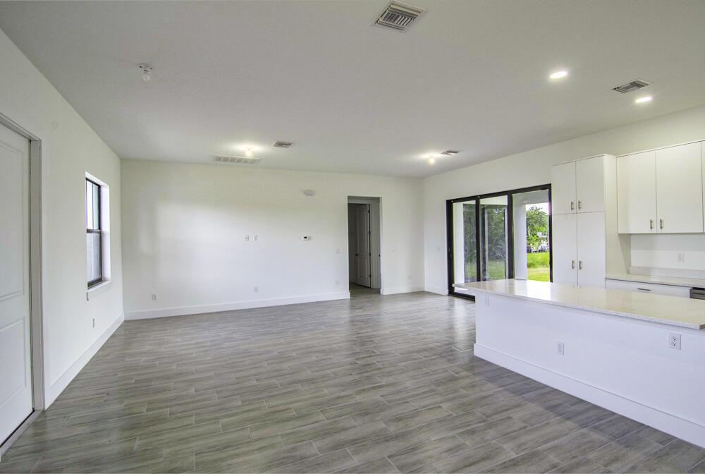 15633 LAKELAND Circle, Port Charlotte, FL 33981, Port Charlotte - Photo 5