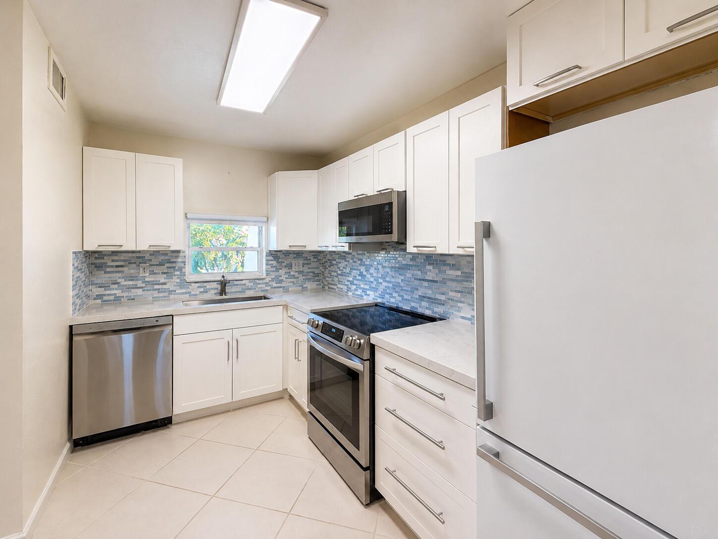 9411 N Hollybrook Lake Drive 309, Pembroke Pines, FL 33025, Pembroke Pines - Photo 2