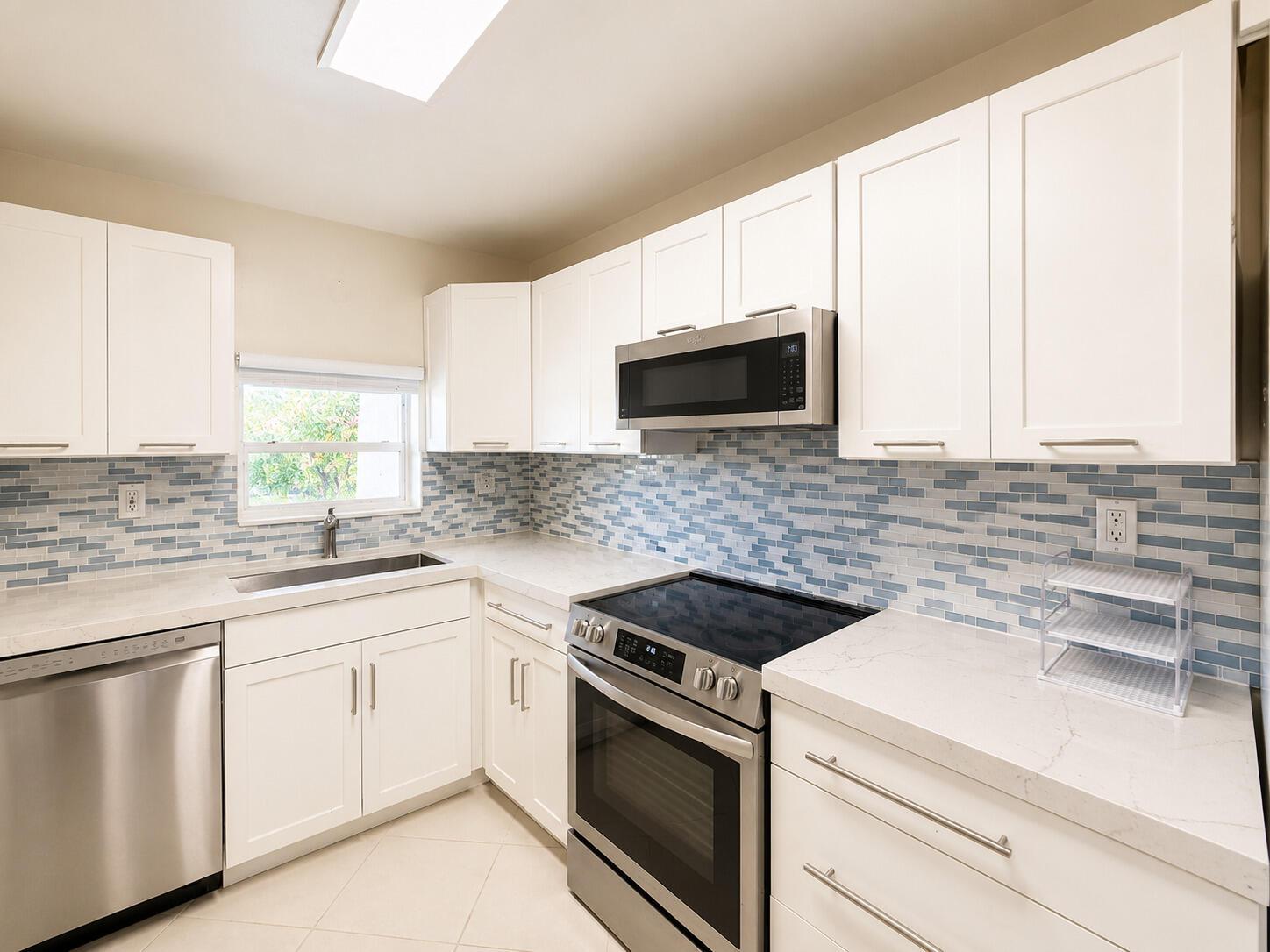 9411 N Hollybrook Lake Drive 309, Pembroke Pines, FL 33025, Pembroke Pines - Photo 3