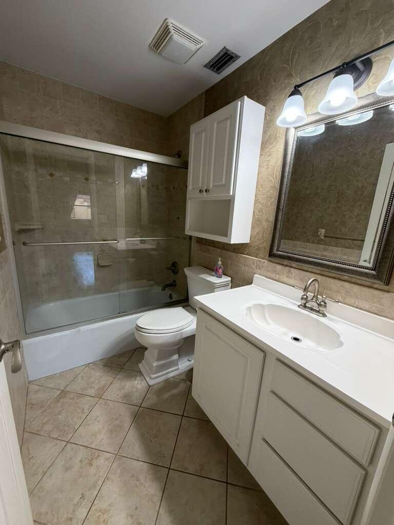 2050 Oleander Boulevard 2-202, Fort Pierce, FL 34950, Fort Pierce - Photo 2