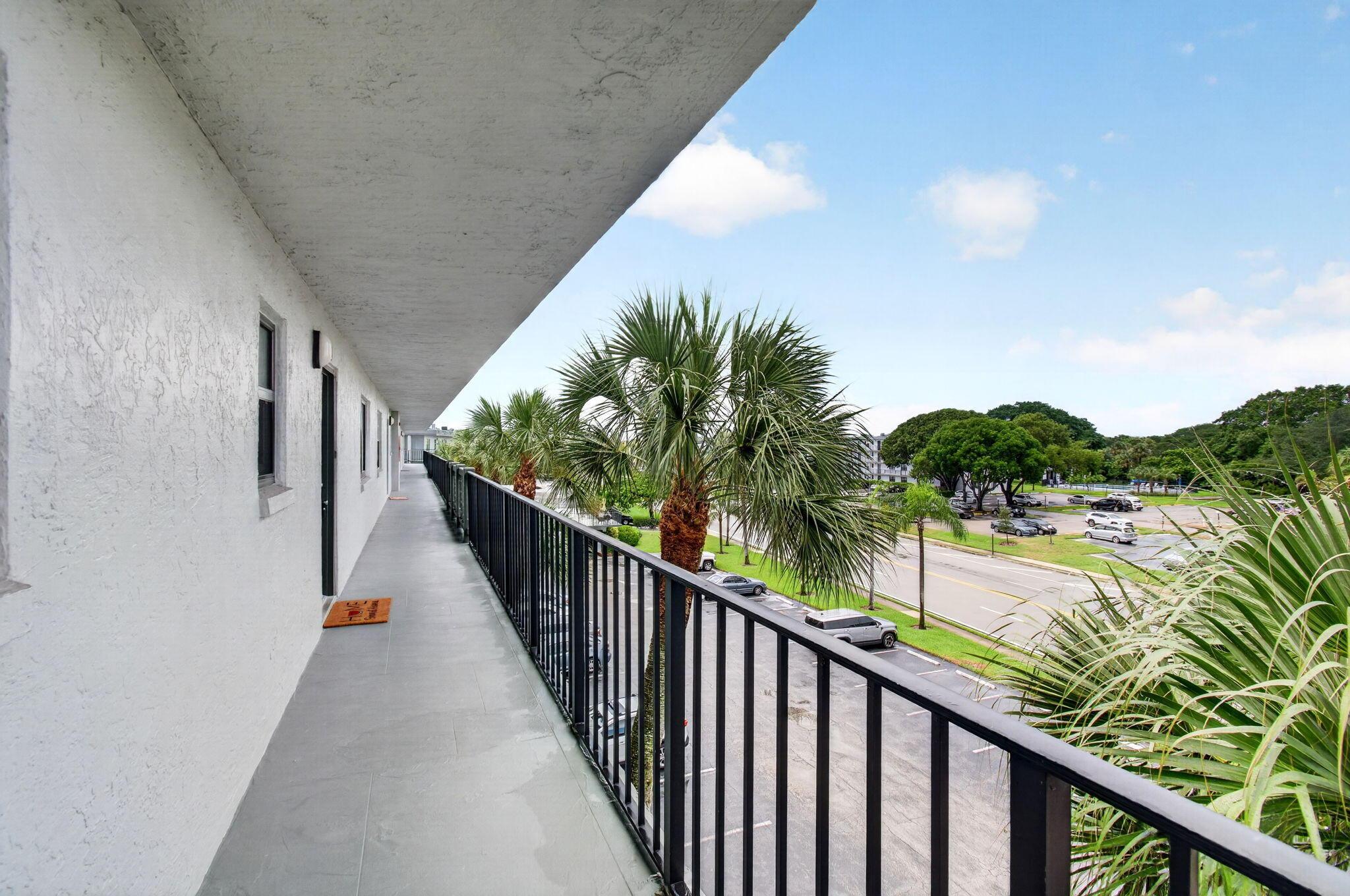 9440 SW 8TH Street 401, Boca Raton, FL 33428, Boca Raton - Photo 4